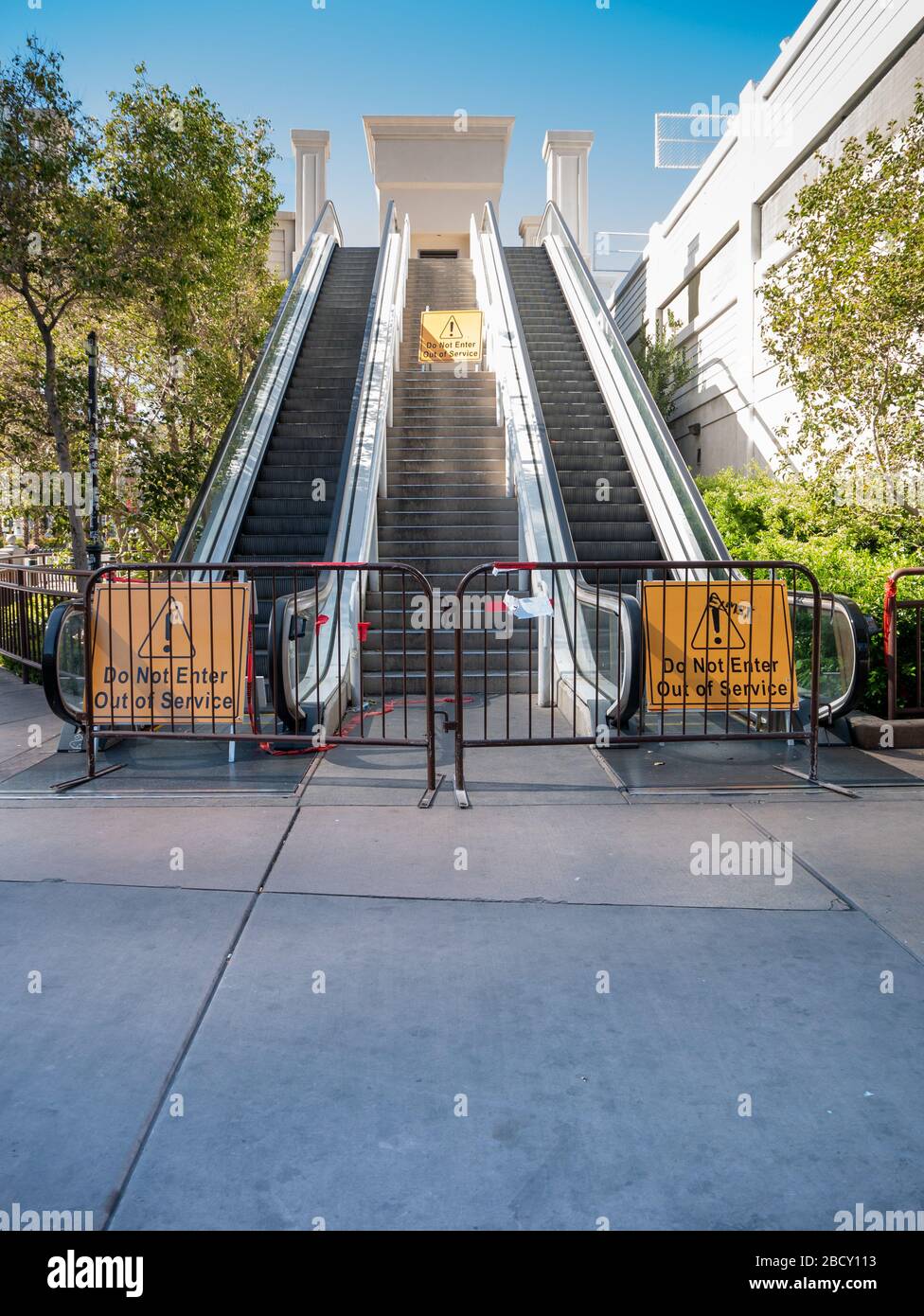 April 2020, Las Vegas, Nevada, USA, wegen der Schließung von Covid-19 die Rolltreppe auf dem Las Vegas Boulevard Strip heruntergefahren und eingezäunt Stockfoto