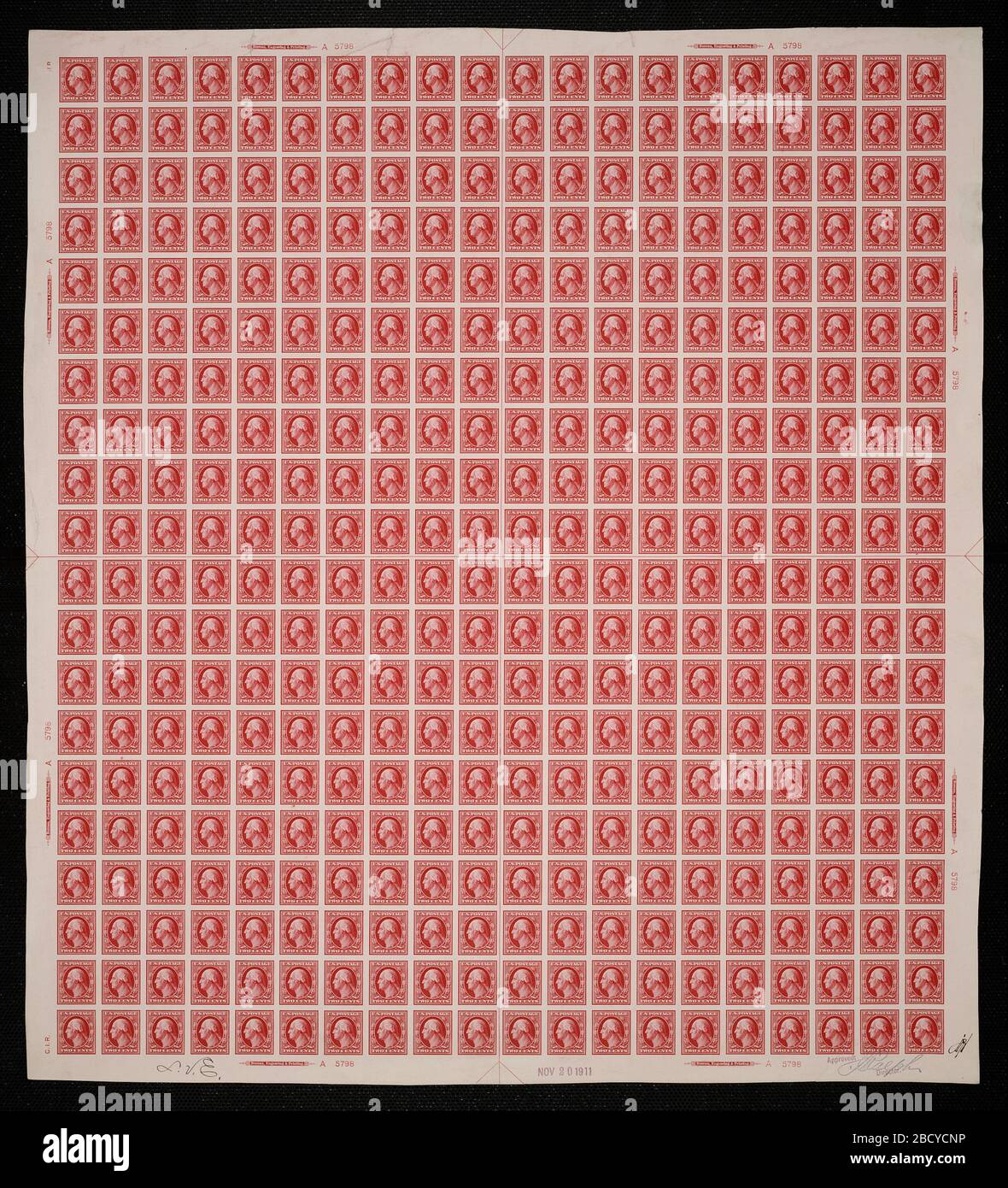 2c Washington Plattennachweis. Zertifizierte Plattennachweise sind der letzte gedruckte Nachweis der Platte, bevor die Stempel beim Büro für Gravur und Druck gedruckt werden. Diese Platten-Proofs sind jeweils eindeutig, mit den Genehmigungsunterschriften und dem Datum. 2c Washington Plattennachweis Stockfoto