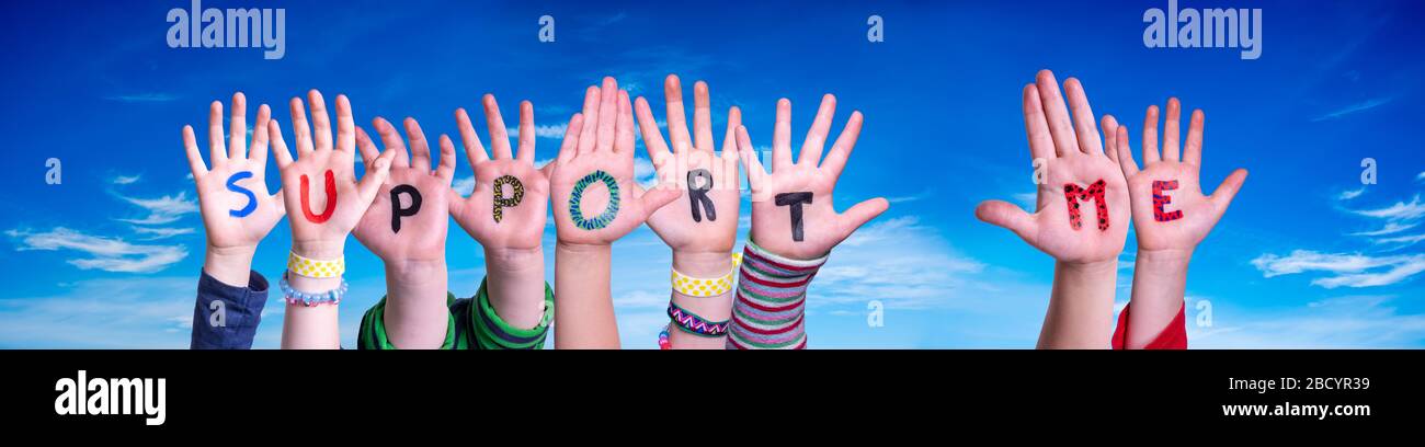 Children Hands Building Word Support Me, Blue Sky Stockfoto