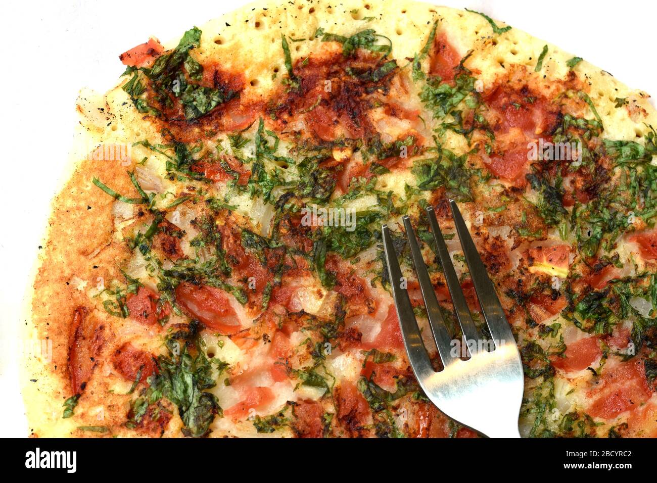 Südindische Küche Uttapam auch bekannt als Ooththappam, Rava Uttapam, Uttapa oder Uthappa ist ein beliebter südindischer köstlicher würziger Frühstückssnack Stockfoto Südindische Küche Uttapam auch bekannt als Ooththappam, Rava Uttapam, Uttapa oder Uthappa ist ein beliebter südindischer köstlicher würziger Frühstückssnack Stockfoto