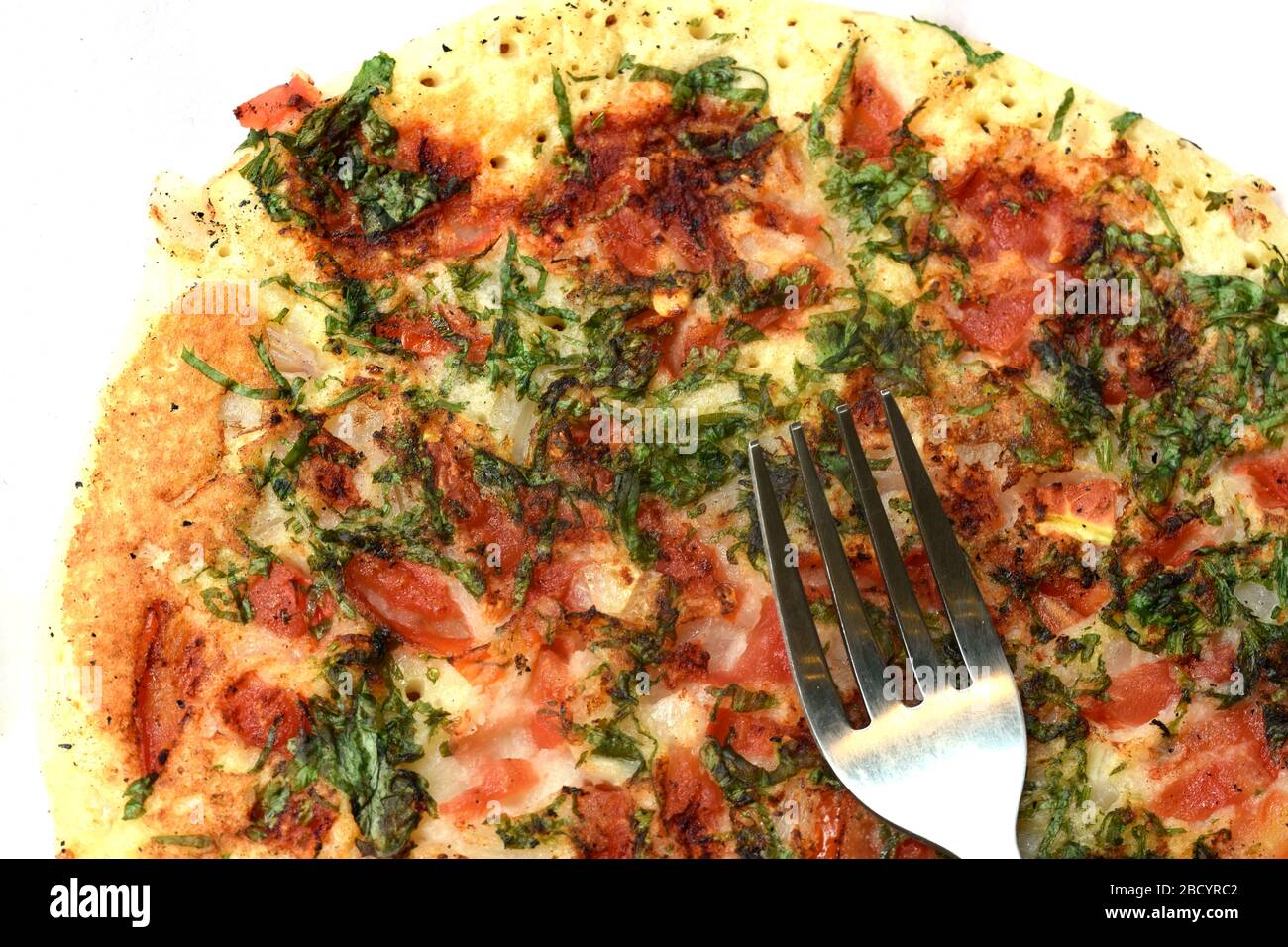 Südindische Küche Uttapam auch bekannt als Ooththappam, Rava Uttapam, Uttapa oder Uthappa ist ein beliebter südindischer köstlicher würziger Frühstückssnack Stockfoto