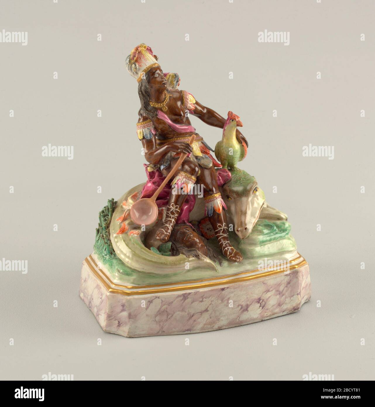 Amerika. Forschung in ProgressFemale, gekleidet mit Federrock, Kniebändern, Eppaulen und Headress, auf Alligator sitzend; rechte Hand in Aaladle, links auf dem Rücken eines Kakadus ruhend; auf dem Rücken ein Köcher mit Pfeilen, und auf dem Boden ein abgetrennter menschlicher Kopf; marmorierte Socke. Amerika Stockfoto