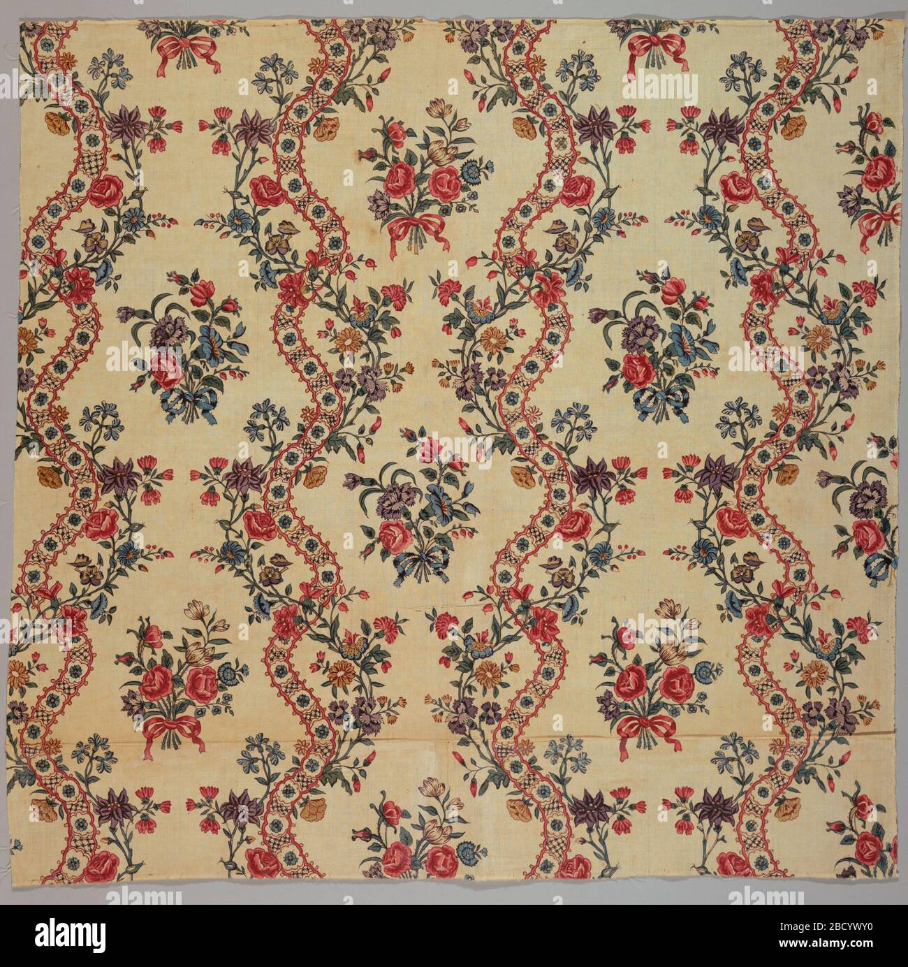 Chintz. Forschung in ProgressLace-ähnlichen Kurven mit Blumensprays und Blumensträußen. Design ist eine Antwort auf europäische Stoffe von etwa 660. Chintz Stockfoto