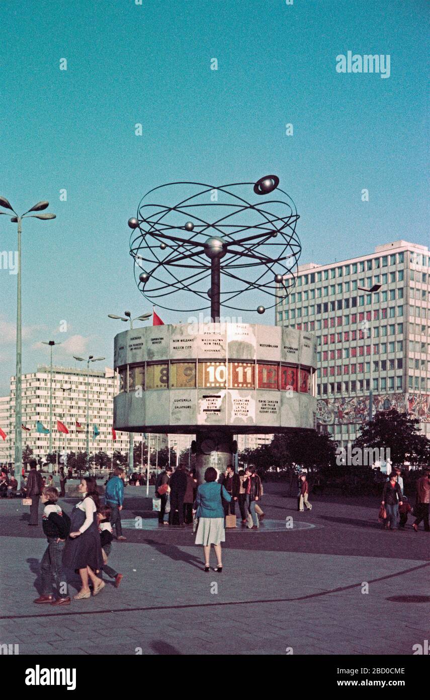 Weltzeituhr, Alexanderplatz, Oktober 1980, Ost-Berlin, Ostdeutschland Stockfoto