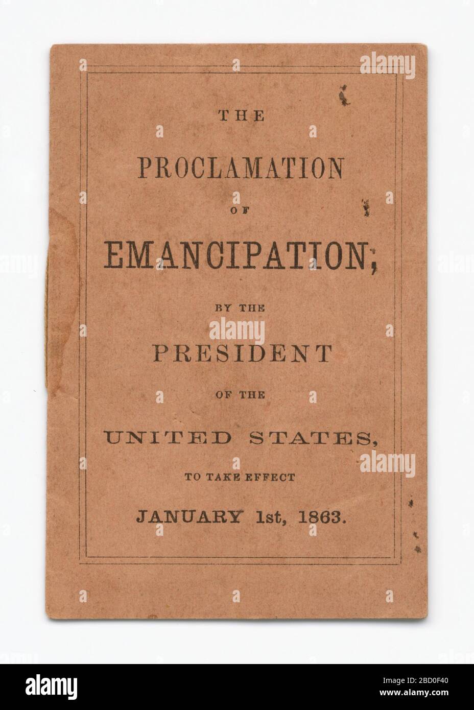 Die Verkündung der Emanzipation durch den Präsidenten der Vereinigten Staaten tritt am 1. Januar, dem 1. Dieses Heft wurde im Dezember 1862 speziell für Gewerkschaftssoldaten erstellt, die unter afroamerikanischen Amerikanern gelesen und vertrieben werden können.EIN Miniatur-Flugblatt, das den Text der Emanzipationsproklamation enthält. Sieben Seiten mit den Original bedruckten Lachsverpackungen. Die Verkündung der Emanzipation durch den Präsidenten der Vereinigten Staaten tritt am 1. Januar, dem 1 Stockfoto Die Verkündung der Emanzipation durch den Präsidenten der Vereinigten Staaten tritt am 1. Januar, dem 1. Dieses Heft wurde im Dezember 1862 speziell für Gewerkschaftssoldaten erstellt, die unter afroamerikanischen Amerikanern gelesen und vertrieben werden können.EIN Miniatur-Flugblatt, das den Text der Emanzipationsproklamation enthält. Sieben Seiten mit den Original bedruckten Lachsverpackungen. Die Verkündung der Emanzipation durch den Präsidenten der Vereinigten Staaten tritt am 1. Januar, dem 1 Stockfoto