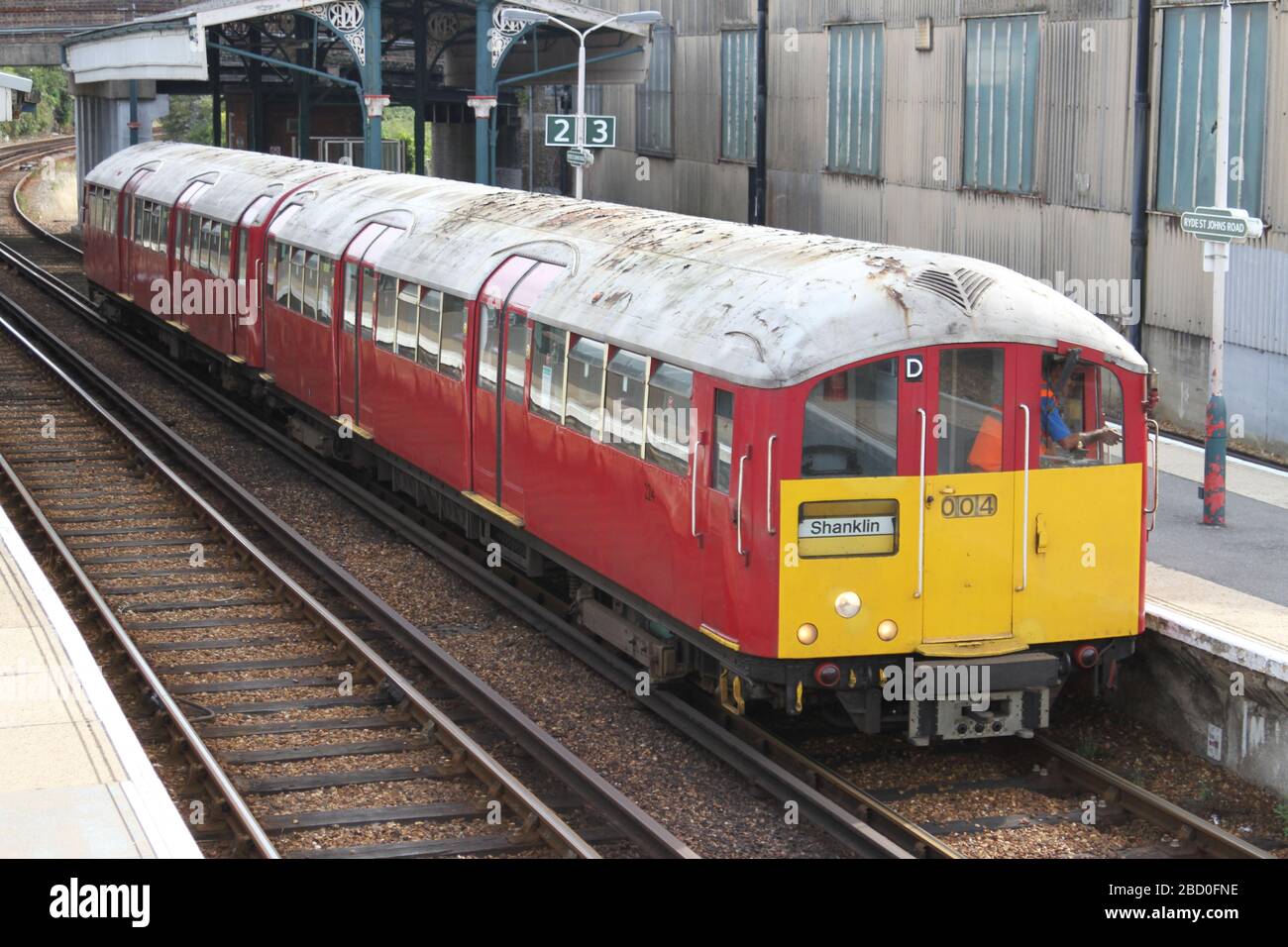 Ex London Underground Klasse 483 Nr. 004 Electric Multiple Unit Train am Ryde St. Johns Road Station am 28. Juli 2015 Stockfoto