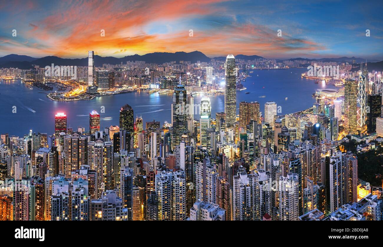 Skyline von Hongkong von Victoria Peak in der Nacht, China Stockfoto