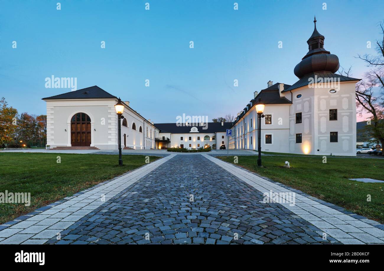 Historisches Schloss Appony im Dorf Oponice, Slowakei Stockfoto