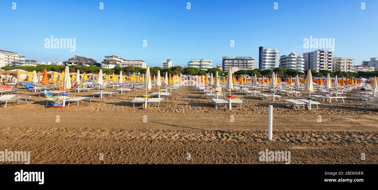 Strand am Meer. Adria mit Ufer. Lignano Sabbiadoro, Italien. Stockfoto