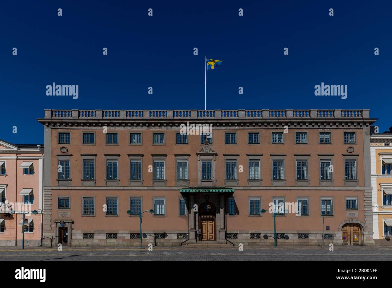 Die schwedische Botschaft in Helsinki befindet sich neben dem festpalast des präsidenten. Der Standort unterstreicht die gute Beziehung zwischen zwei Ländern. Stockfoto