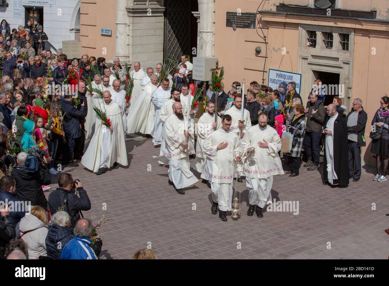 Polen, Tschenstochau - 14. April 2019: Kloster Jasna Gora Palmsonntag: Die Segnung der Osterpalmen am Palmsonntag durch die Väter aus dem Orden von Sa Stockfoto