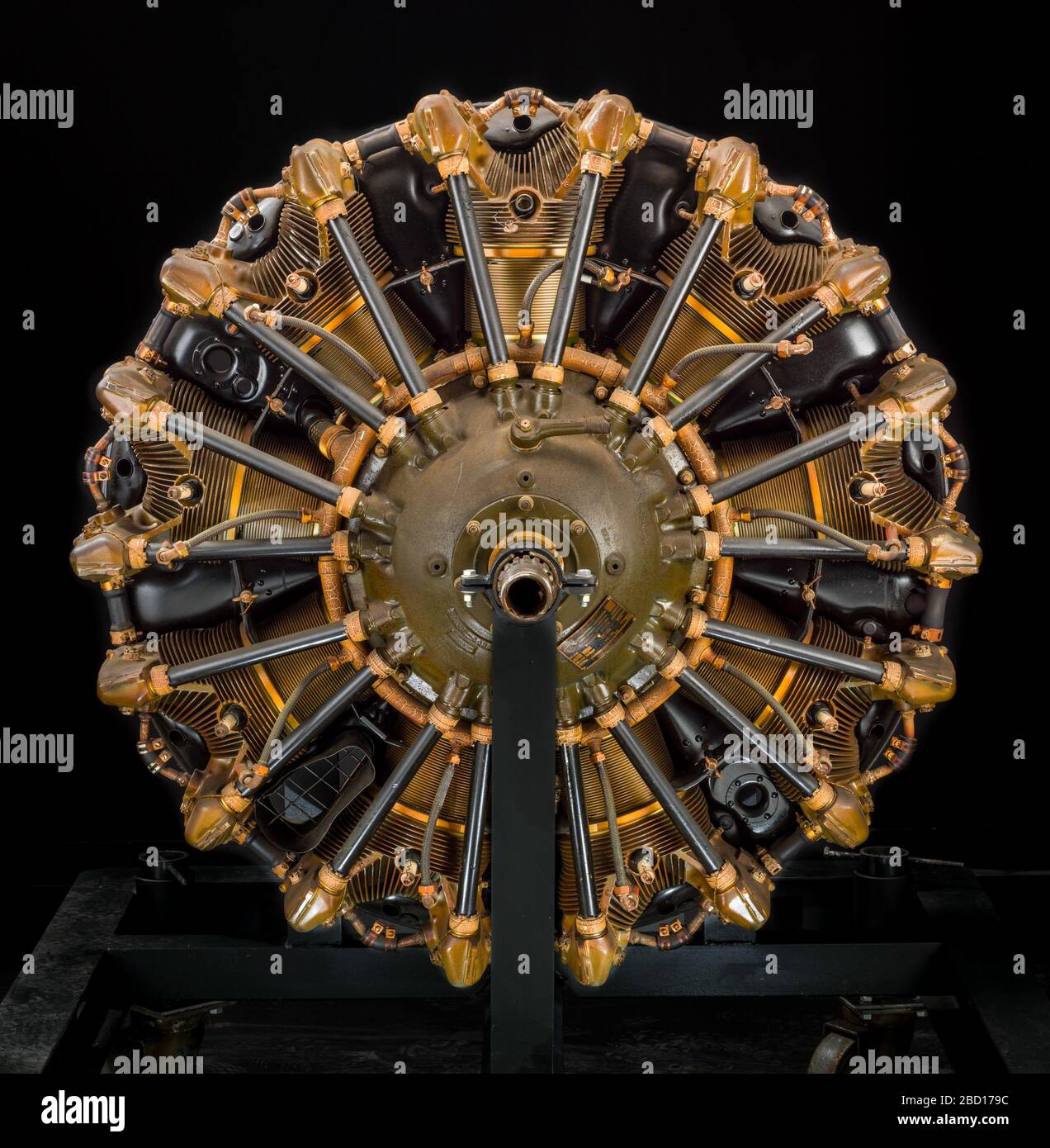 Jacobs Pratt Whitney Wasp Jr R985AN5 Radial 9 Engine. Typ: Hubzylinder, 9 Zylinder, radial, Luftkühlleistung: 336 kW (450 ps) bei 2.300 RpmDisplacement: 16,1 l (985 cu in.)Bohrung und Hub: 132 mm (5,2 in.) x 132 mm (5,2 in.)Gewicht: 310,3 kg (684 lb)der Wasp Jr. A1000112000-NASM2015-01913 Stockfoto