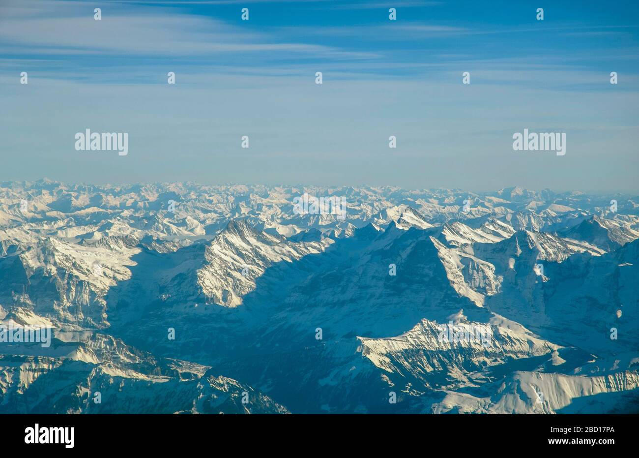 Sie fliegen über das Pyrenäengebirge an der Grenze zu Spanien und Frankreich Stockfoto