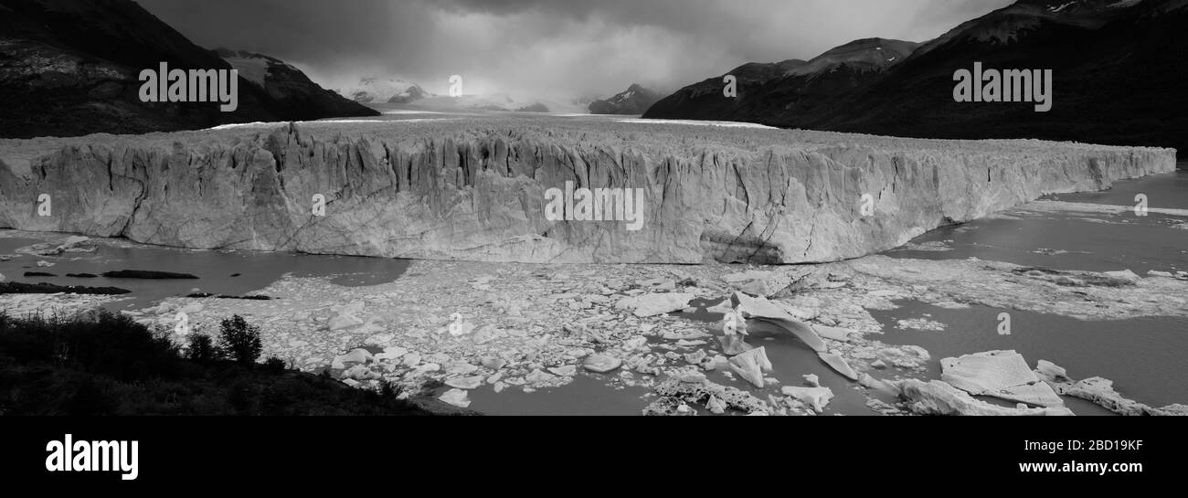 Blick auf den Perito Moreno Gletscher, den Los Glaciares Nationalpark, die Provinz Santa Cruz, Argentinien Stockfoto