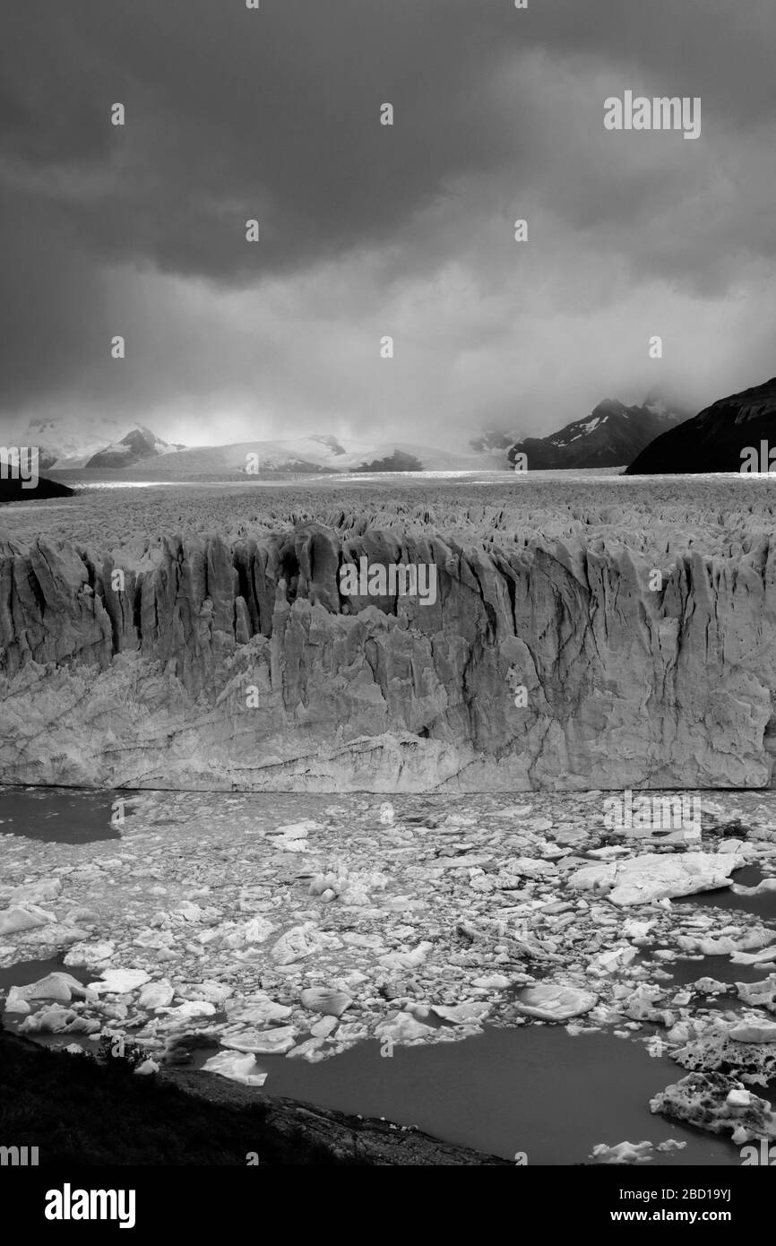 Blick auf den Perito Moreno Gletscher, den Los Glaciares Nationalpark, die Provinz Santa Cruz, Argentinien Stockfoto
