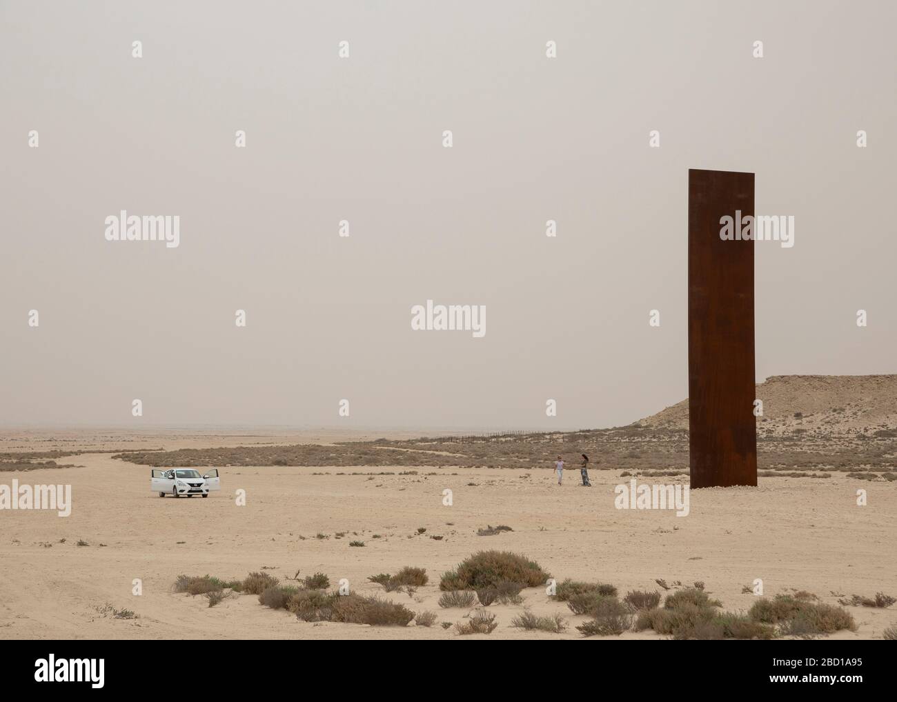 Ost-West / West-Ost von Richard Serra, Desert Sculpture in Qatar Stockfoto