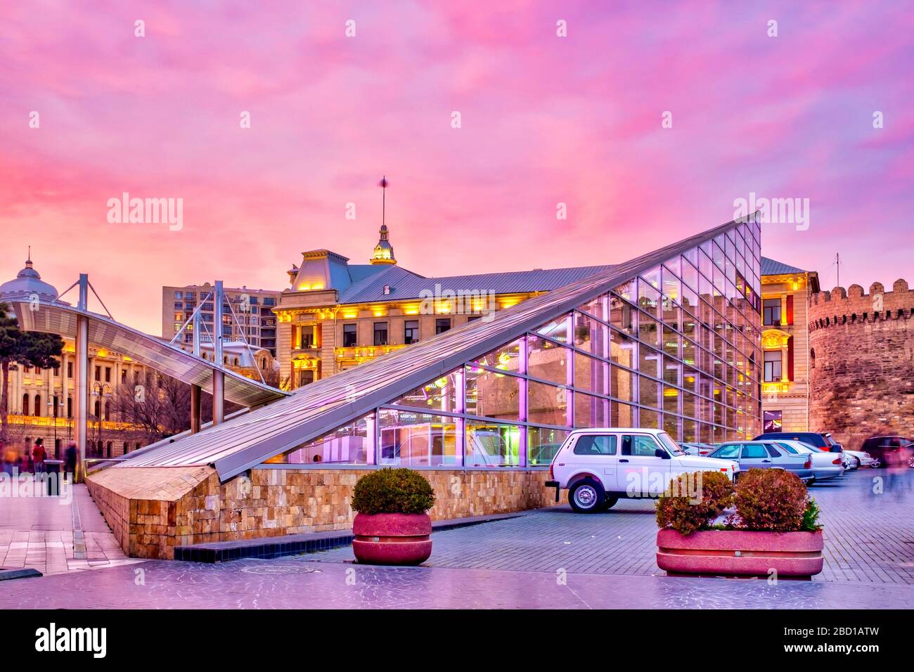 Icheri Sheher U-Bahn bei Sonnenuntergang, Baku, Aserbaidschan Stockfoto