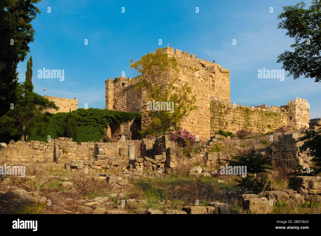 Byblos, Libanon - 12. Mai 2017: Archäologische Ruinen der Kreuzritterburg in Byblos, Libanon. Stockfoto