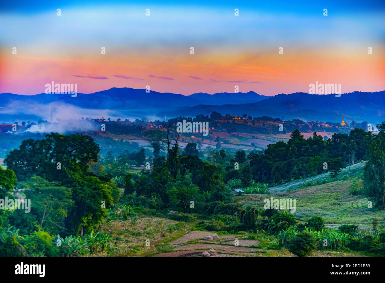 Schöne Landschaft in Hsipaw nach Sonnenuntergang Shan State Myanmar Stockfoto