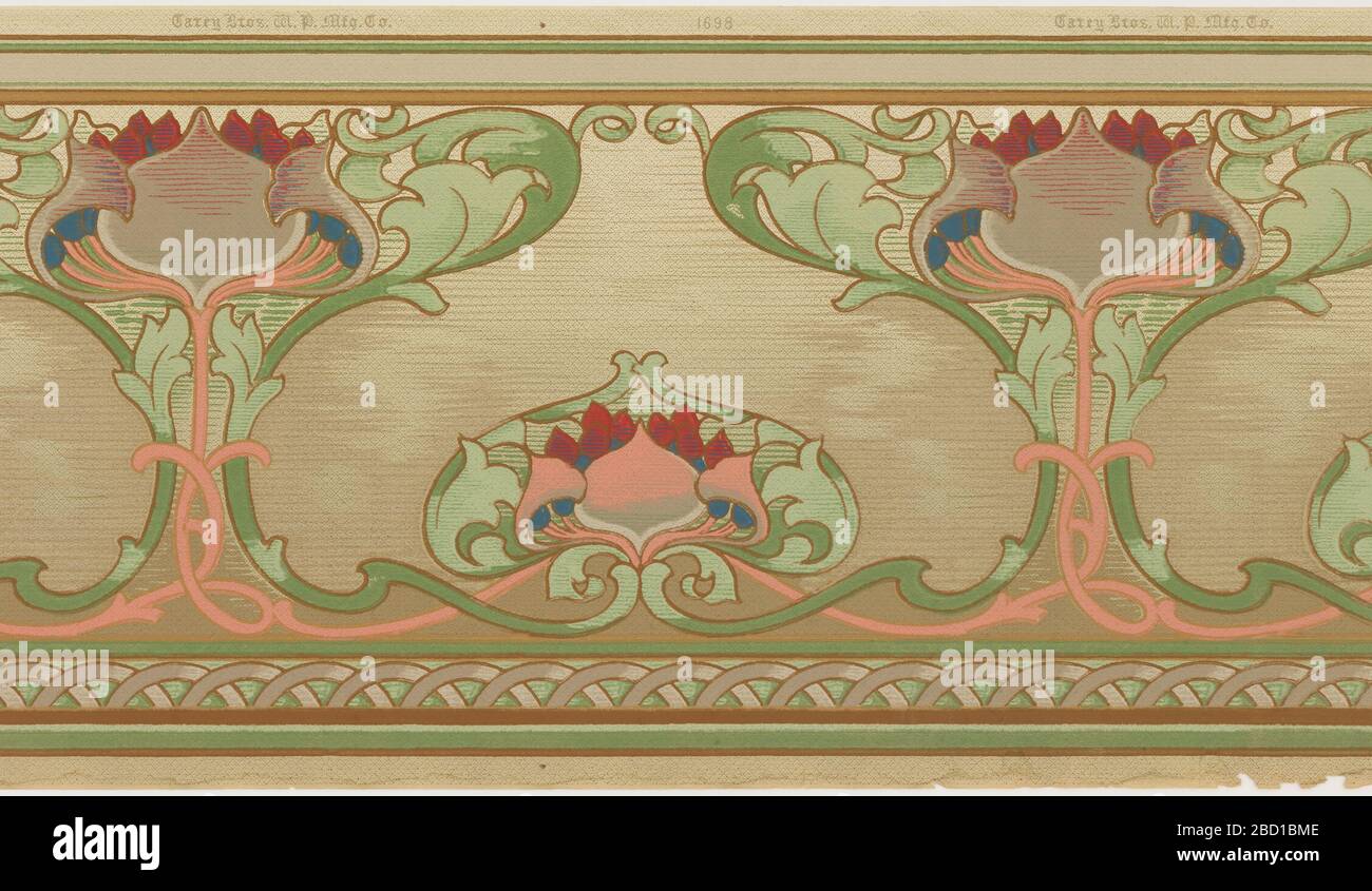 Fries. Forschung im ProgressArt Nouveau Design mit großen blumen im lotus-stil, die in Blattwerk umhüllt sind und sich mit kleinformatigem Blumenmotiv abwechseln. Durchgesprenkelter Boden. Fries Stockfoto