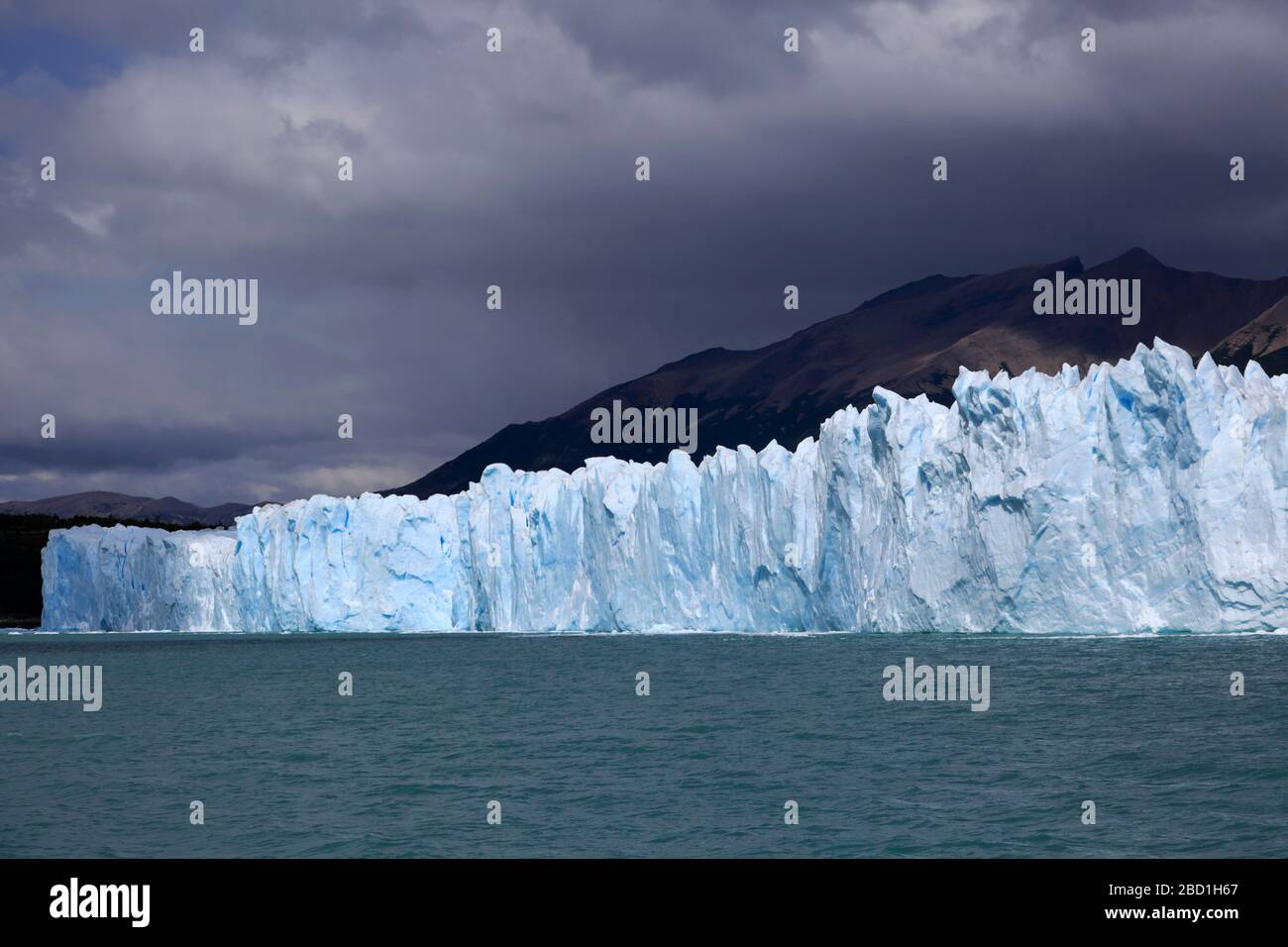 Blick auf den Perito Moreno Gletscher, den Los Glaciares Nationalpark, die Provinz Santa Cruz, Argentinien Stockfoto