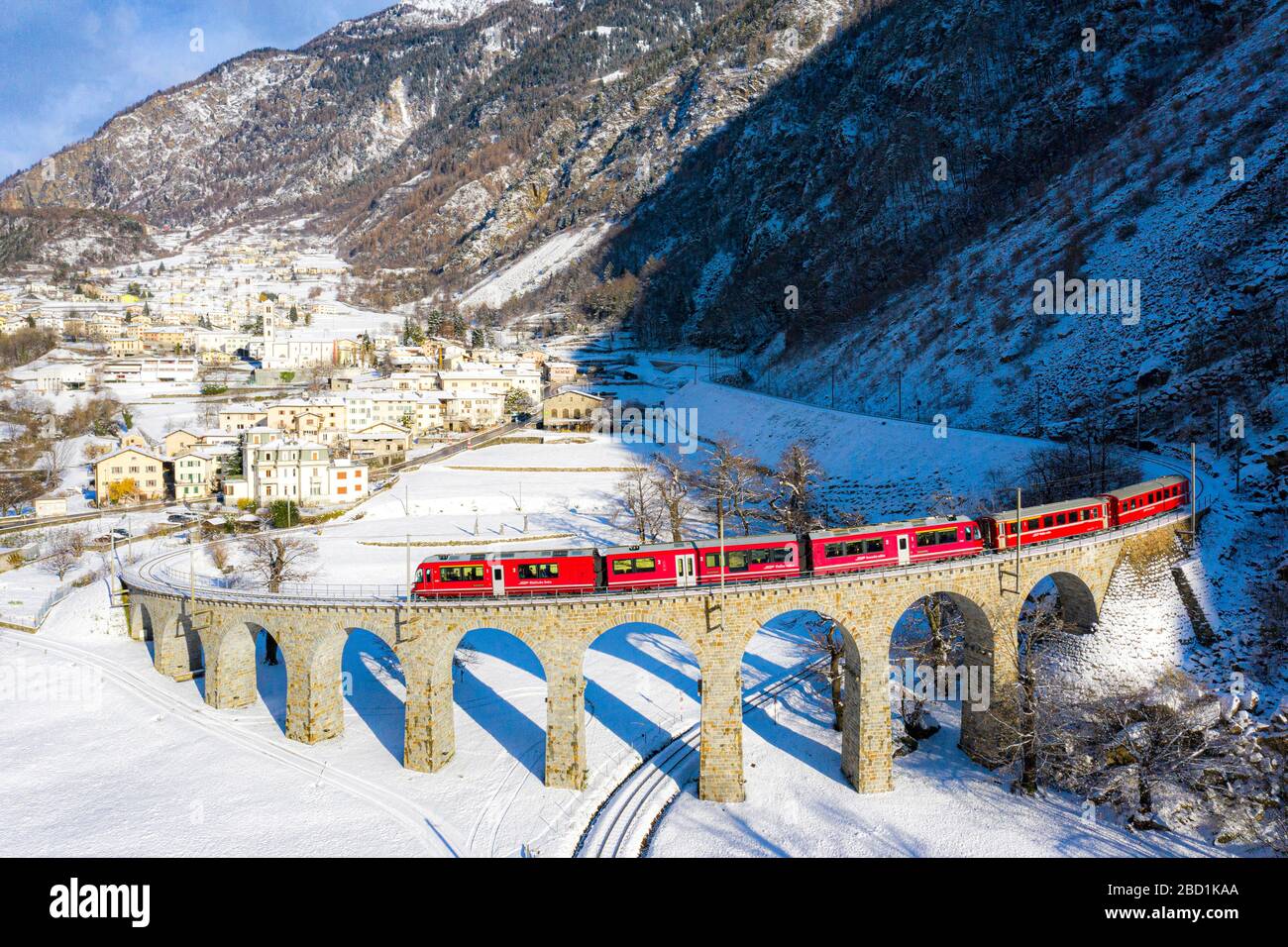 Brusio Spirale Viadukt, Valposchiavo, Schweiz | Brusio Kreisviadukt,  Valposchiavo, Symbole, Schweiz Stockfotografie - Alamy