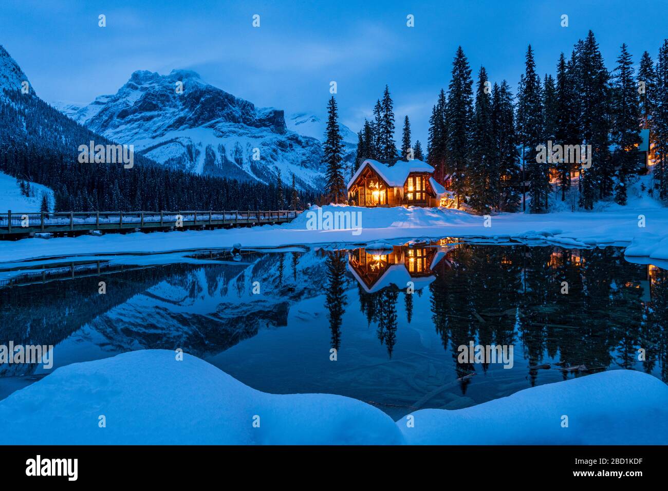 Cilantro am Smaragdsee im Winter, Emerald Lake, Yoho National Park, UNESCO, British Columbia, Canadian Rockies, Kanada Stockfoto