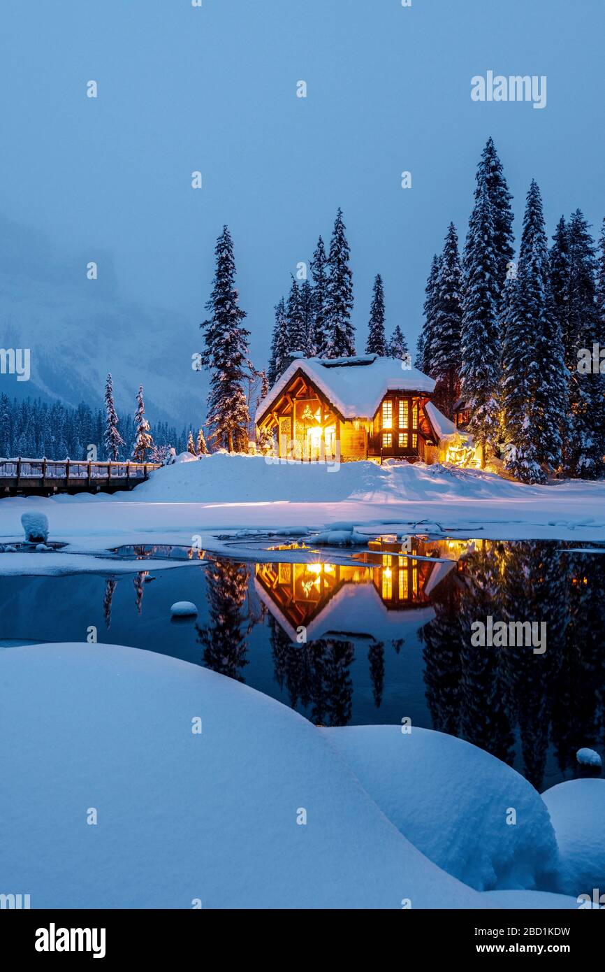 Cilantro an der Lake Lodge, Emerald Lake im Winter, Emerald Lake, Yoho National Park, UNESCO-Weltkulturerbe, British Columbia, Kanada Stockfoto