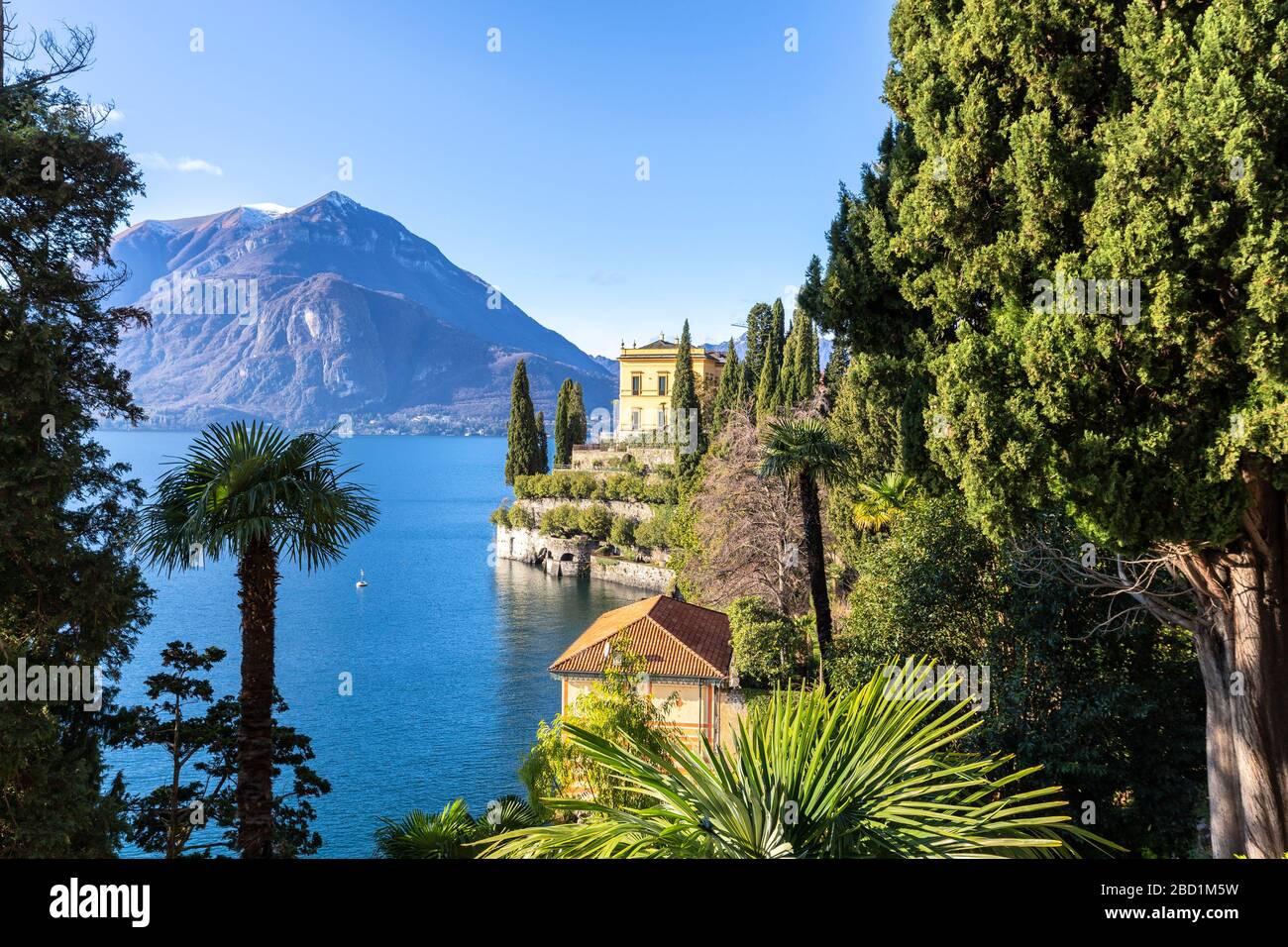 Villa Cipressi aus dem Ufer von Varenna, Comer See, Lombardei, italienische Seen, Italien, Europa Stockfoto