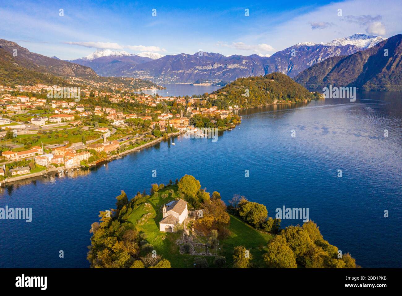 Luftaufnahme von Comacina Island und Tremezzina im Herbst, Comer See, Lombardei, italienische Seen, Italien, Europa Stockfoto