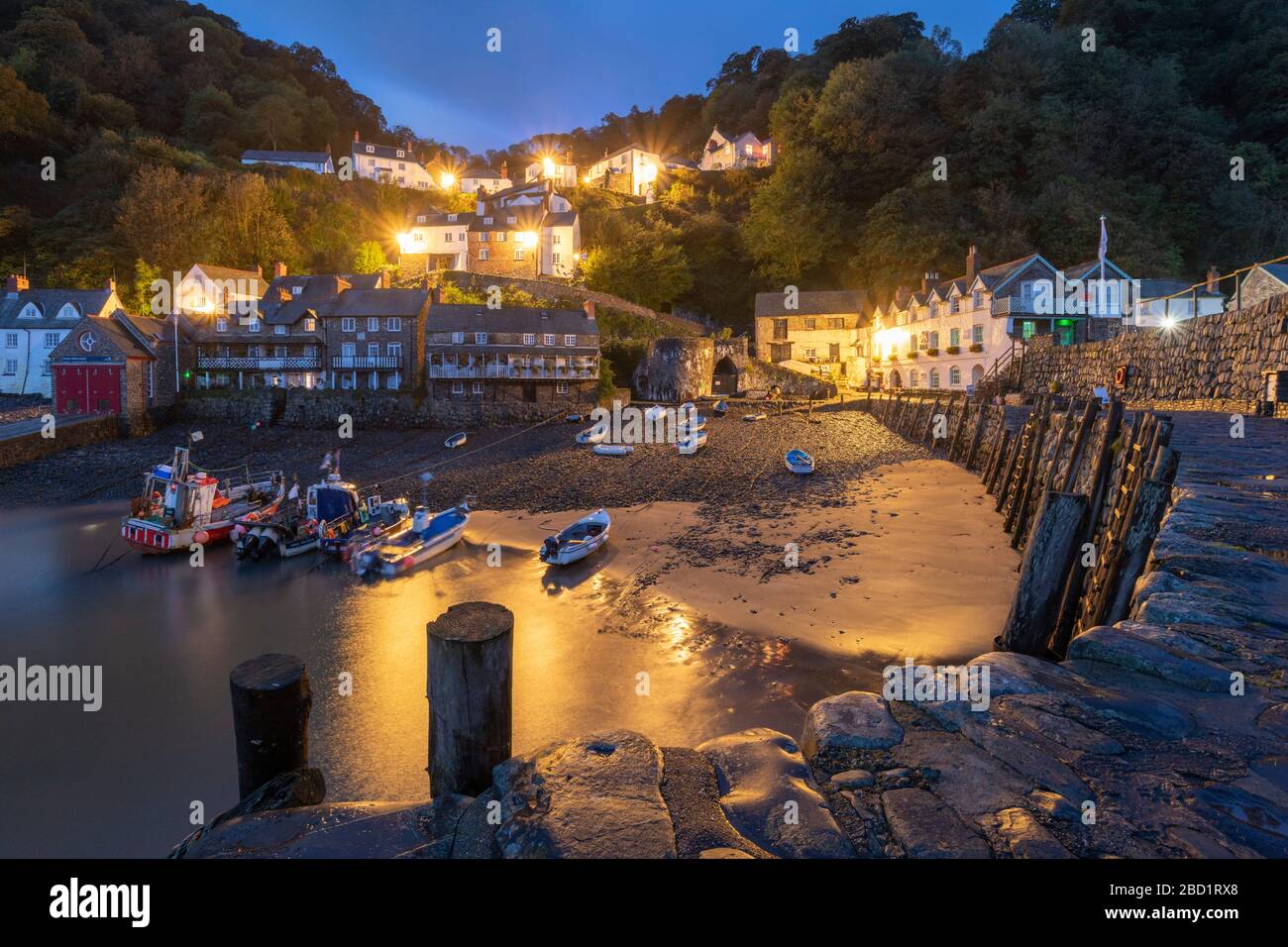 Nachtansicht des Dorfes Clovelly in Nord-Devon, England, Großbritannien, Europa Stockfoto