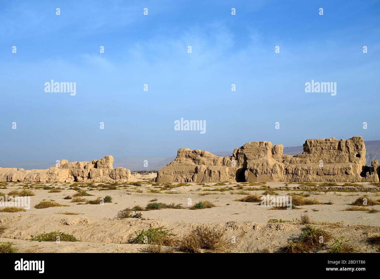 Ruinierte alte Oase der Seidenstraße in Gaochang, Wüste Taklamakan, Xinjiang, China, Asien Stockfoto