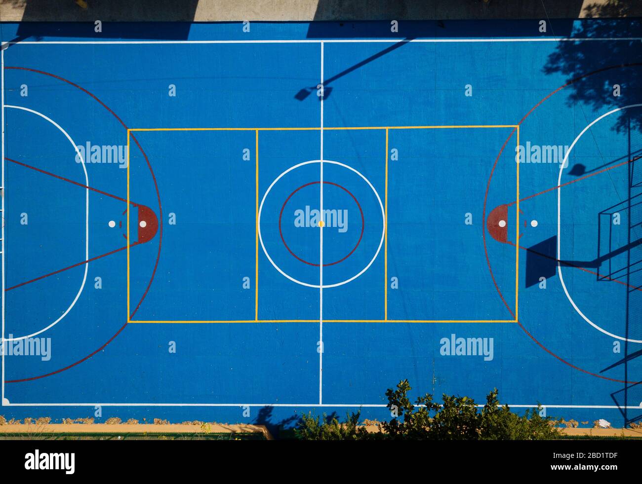 Luftaufnahme von Drohne des Basketballgerichts Cartagena, Bolivar Department, Kolumbien, Südamerika Stockfoto