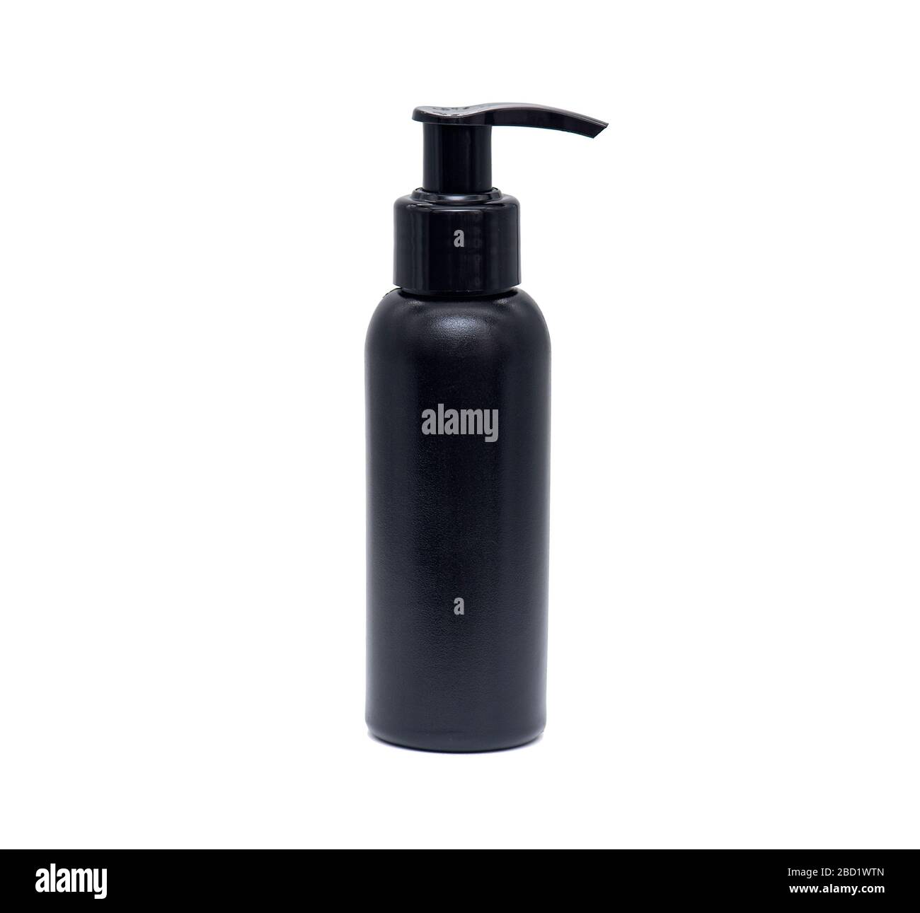 Schwarze Kunststoffflasche, auf weißem Hintergrund isolierter Behälter für Schaum oder Creme Stockfoto