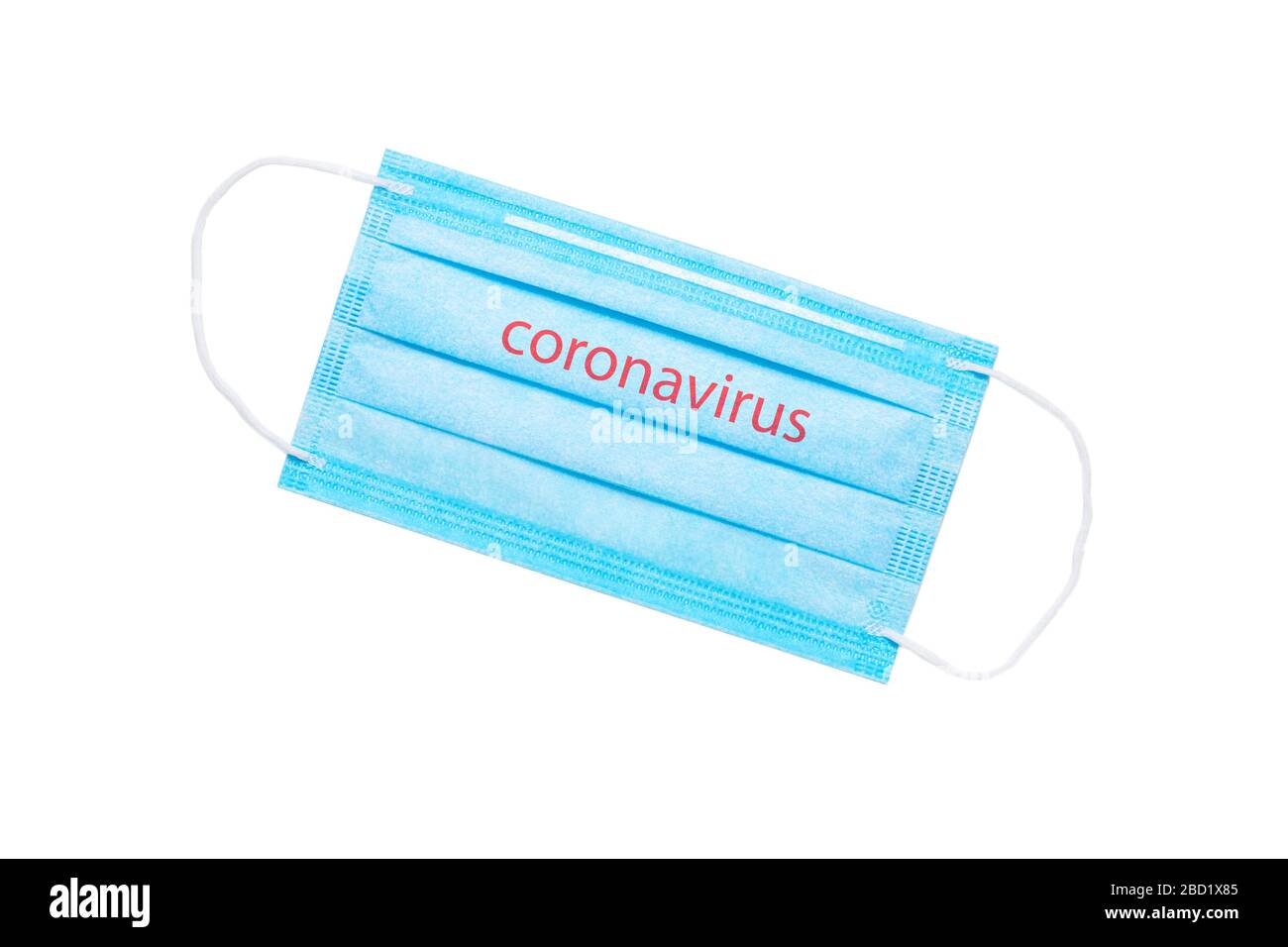 Blaue medizinische Gesichtsmaske mit der Aufschrift Coronavirus isoliert auf weißem Hintergrund. Coronavirus Pandemie Konzept Stockfoto