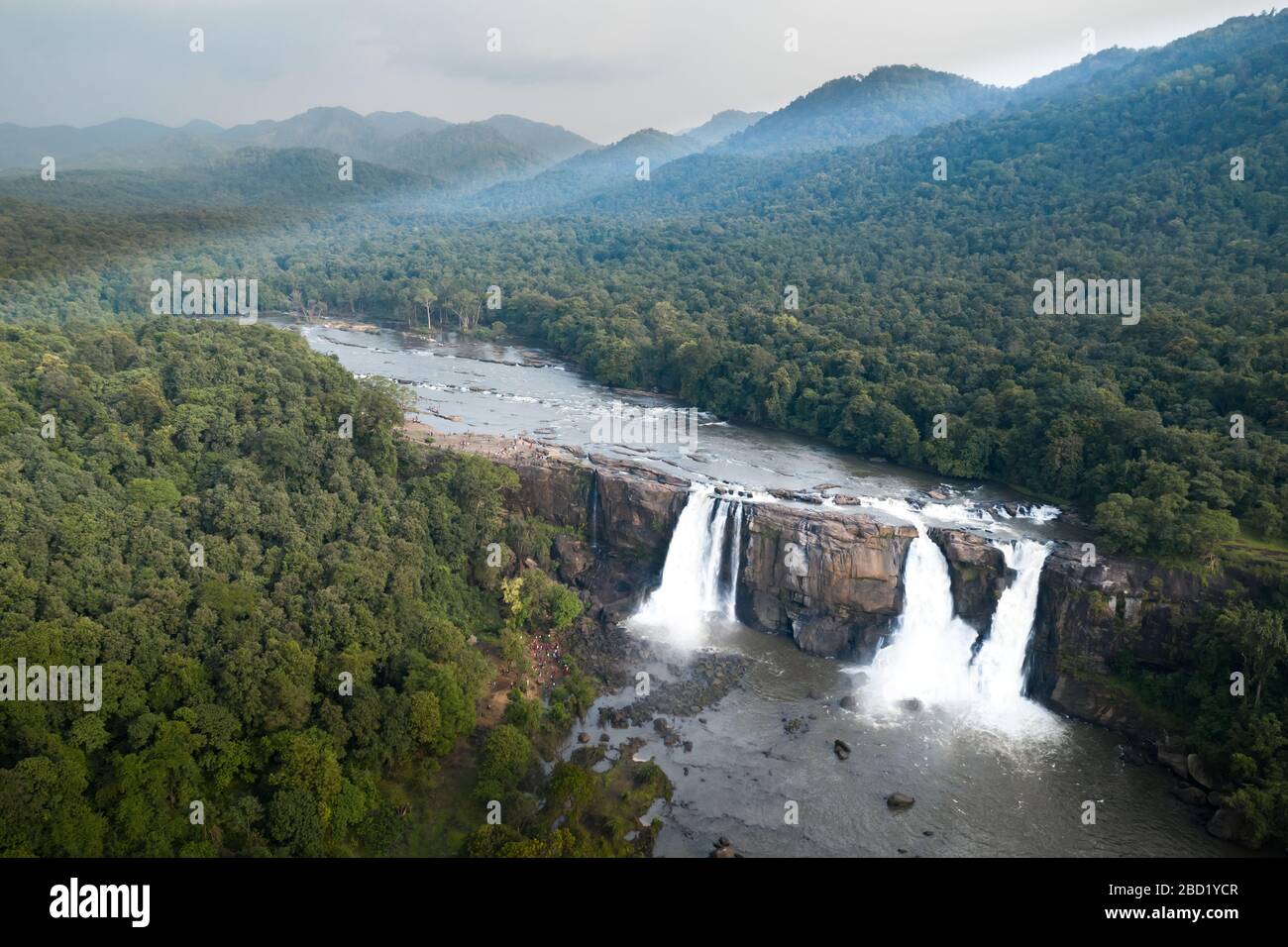 Athirappilly Falls in Chalakudy Taluk des Distrikts Thrissur in Kerala, Indien Stockfoto