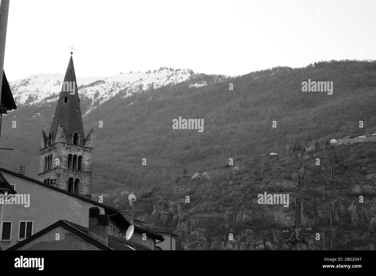 Blick auf den Turm der Glocken von Chiomonte im Tal der Valsusa Stockfoto