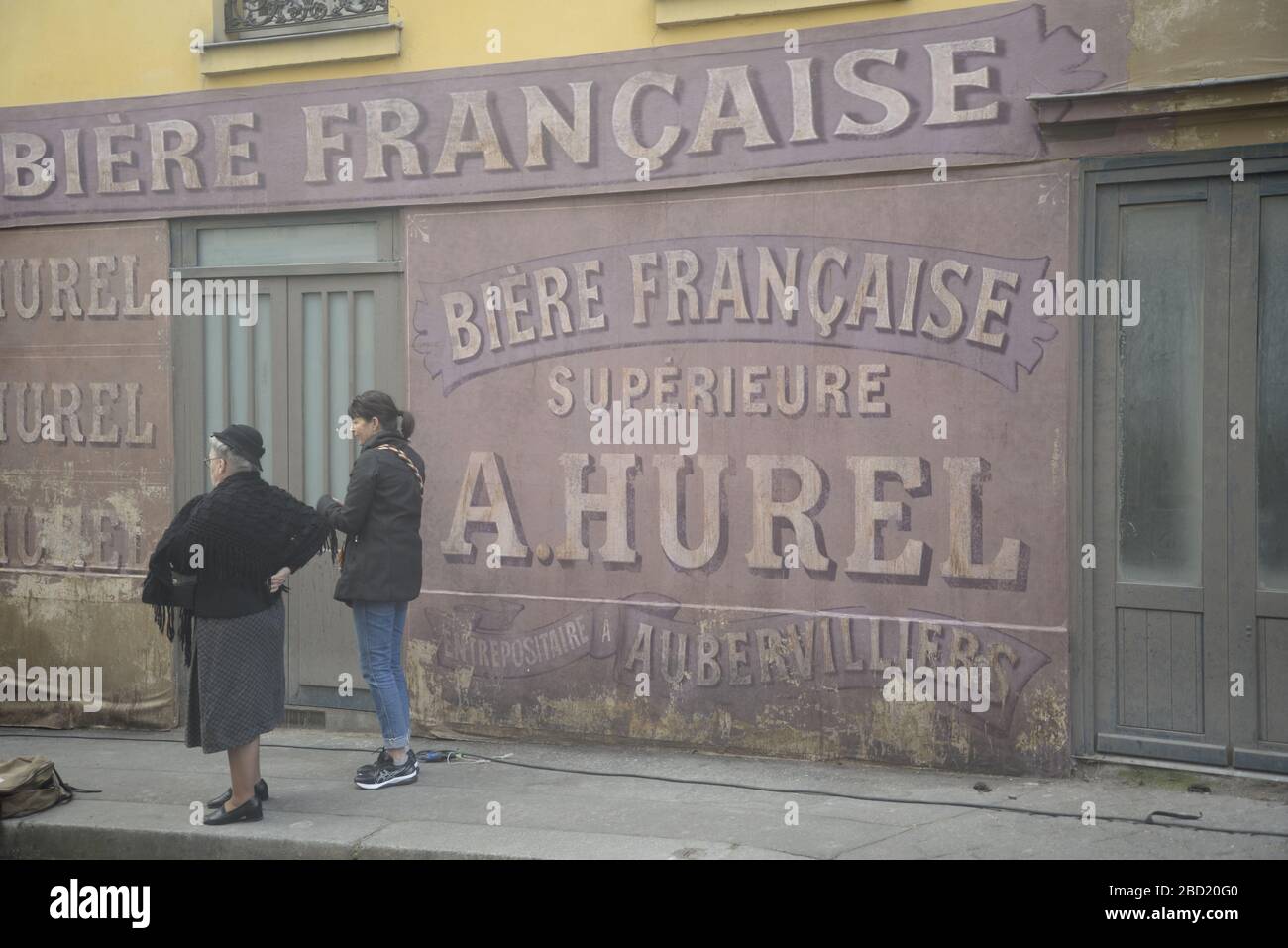 Archaische Ladenfront in Paris, pasakdek Stockfoto