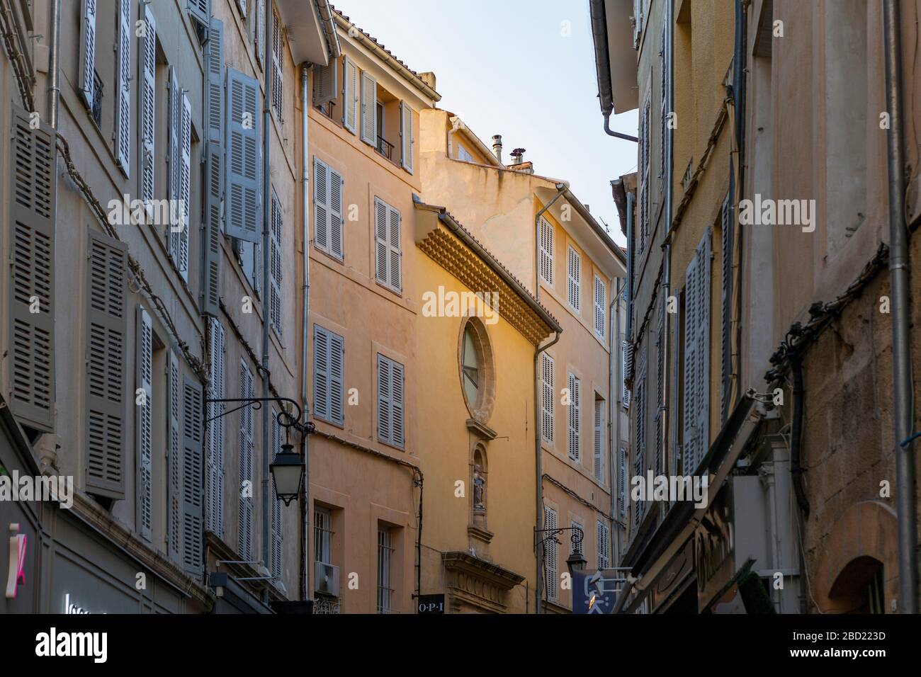 Schmale Straße in Aix-en-Provence, Frankreich Stockfoto