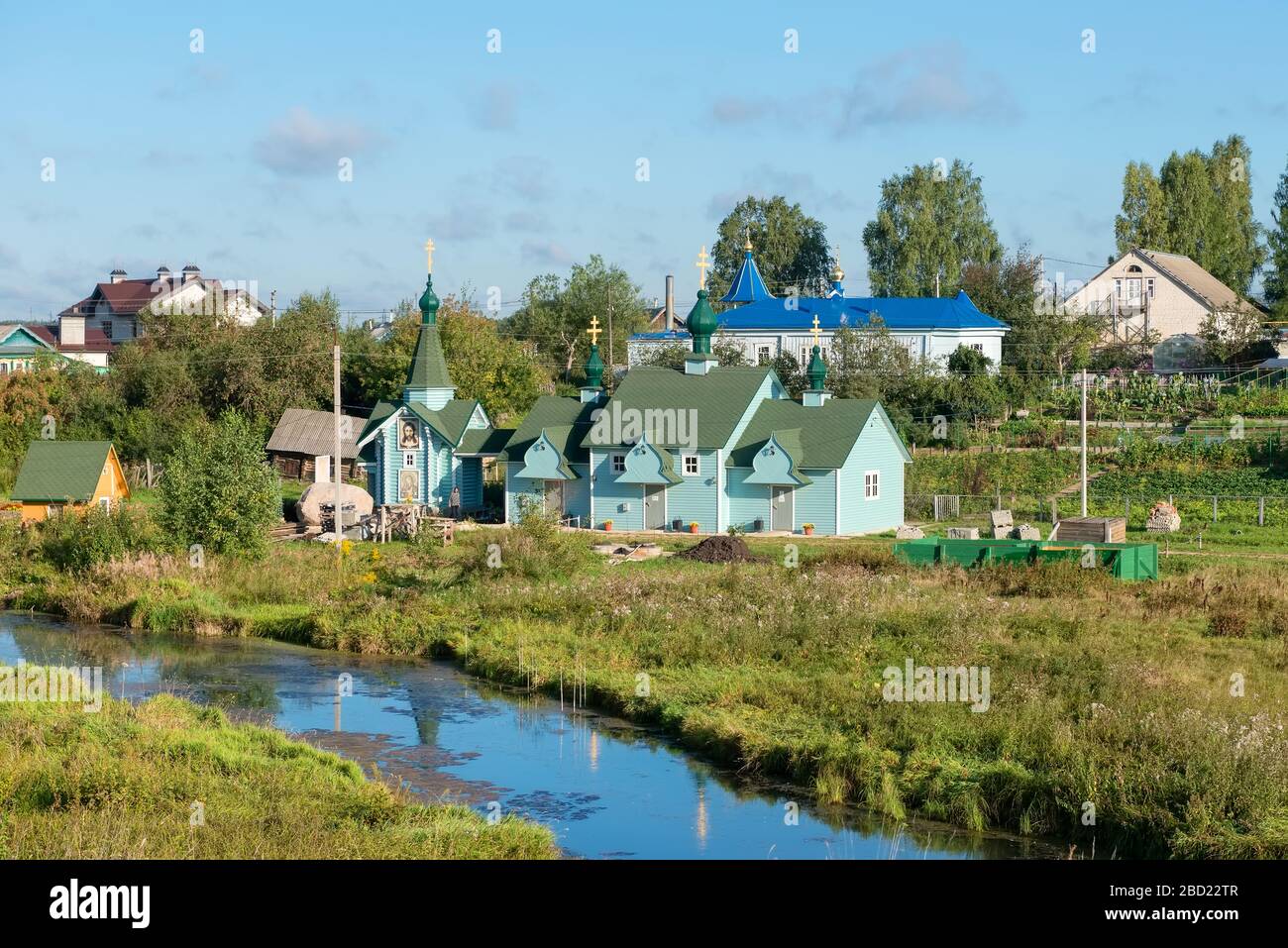 DIVEVO, RUSSLAND - 25. AUGUST 2019: Heiliger Frühling und Kapelle zu Ehren der Ikone der Mutter der Gotteszartheit. Das Hotel liegt am Ufer der Lubinka Ri Stockfoto