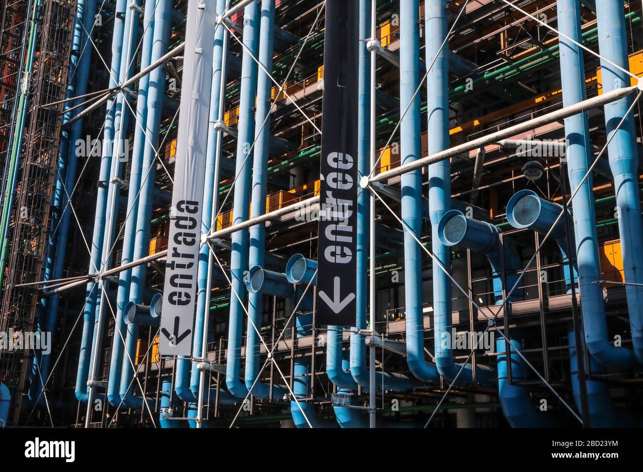 PARISER LOCKDOWN: SONNIGER TAG IN PARIS Stockfoto