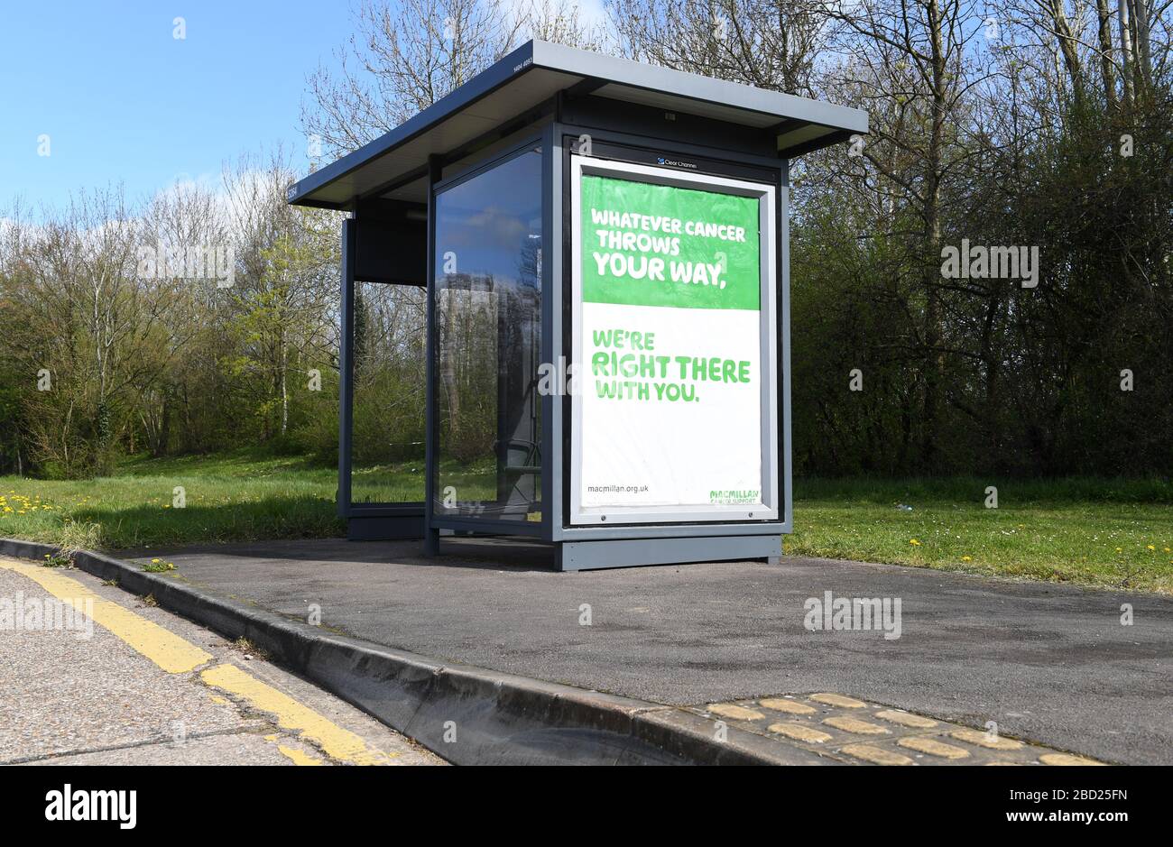 Central Milton Keynes Gebäude Snow Dome Outdoor Markt Blossom Reflexionen auf Glaszentrum Beschilderung Corona Virus Covid 19 Grid-System Stockfoto