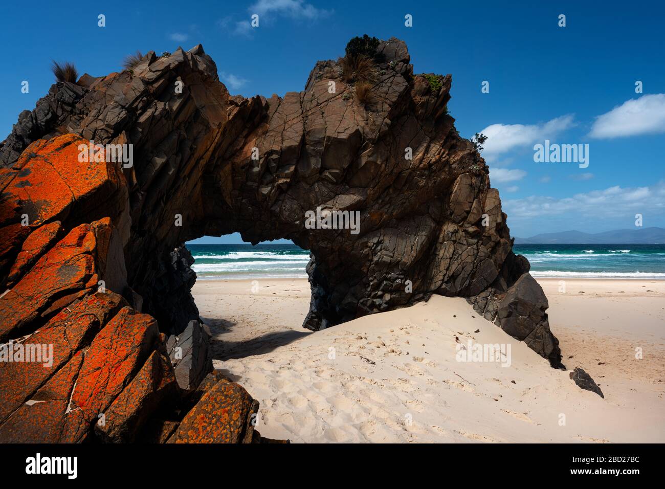 Berühmter Felsbogen auf Bruny Island. Stockfoto