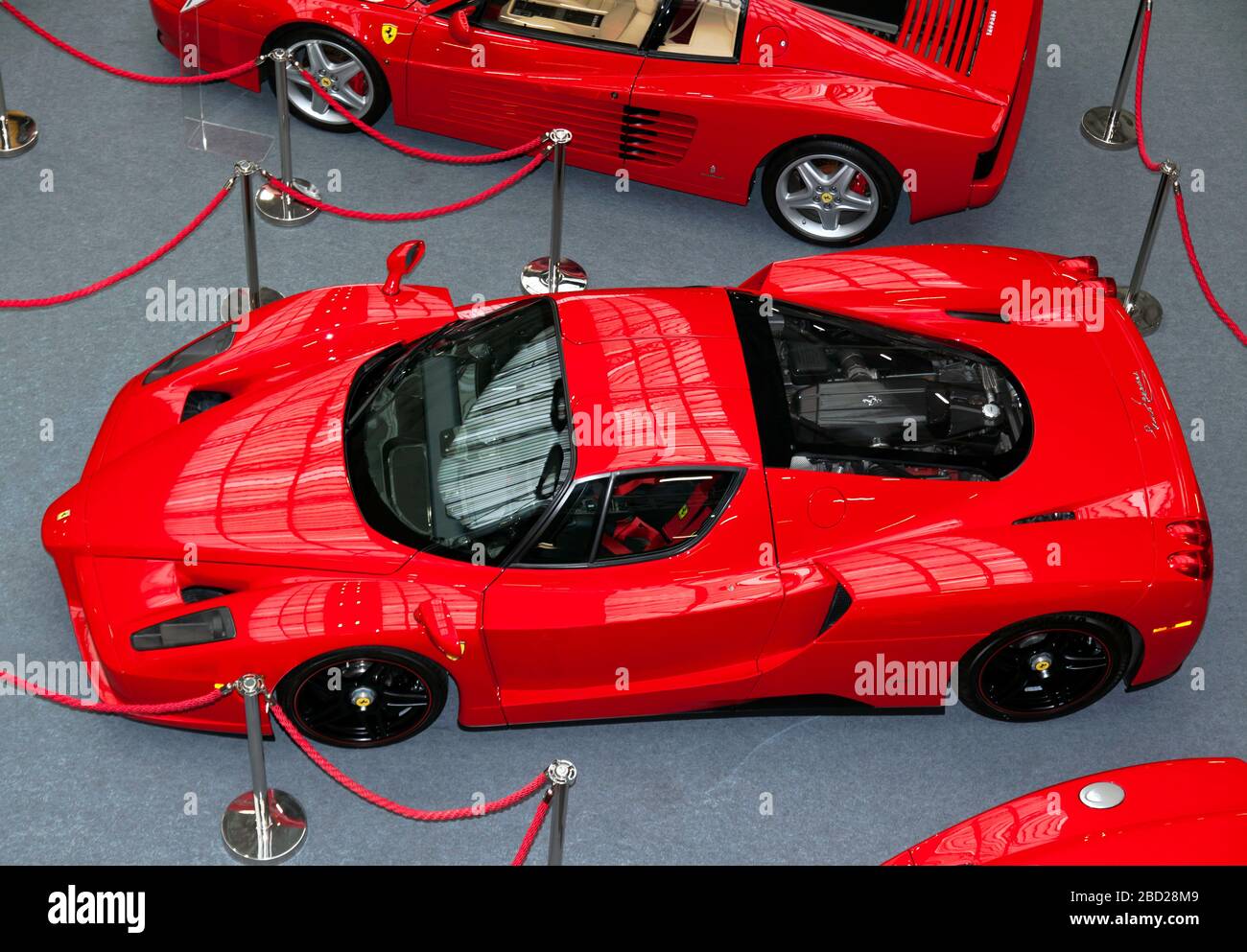 pics New Ferrari Enzo 2020 https www alamy de luftbild eines roten 2004 ferrari enzo auf der 2020 london classic car show zu sehen image352248633 html
