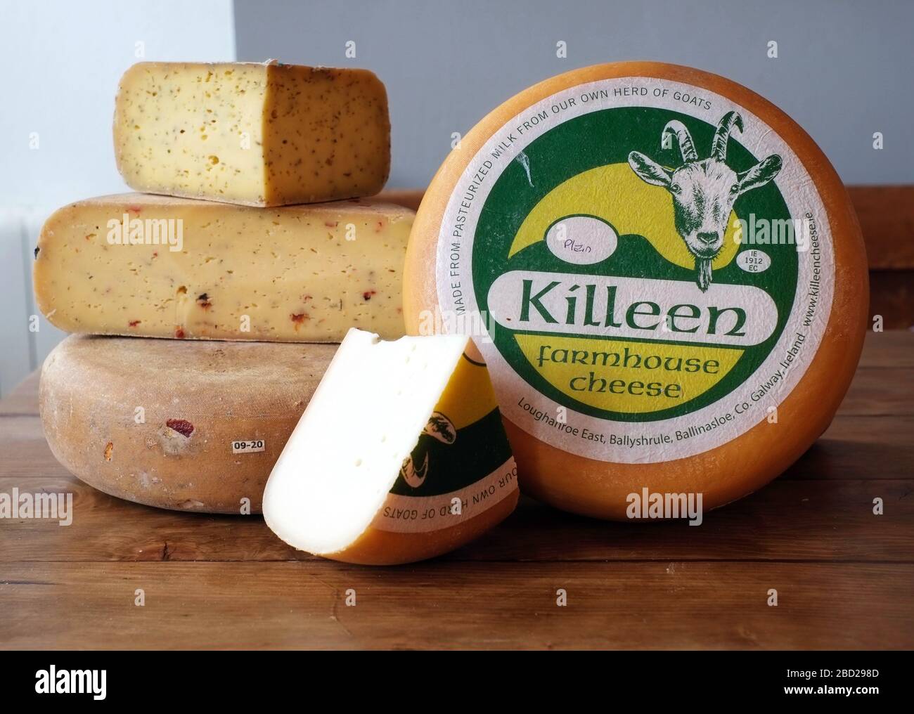 Käsesorten auf dem Bauernhof Killeen bei Sheridans Cheesemongers in Galway City, County Galway, Irland Stockfoto