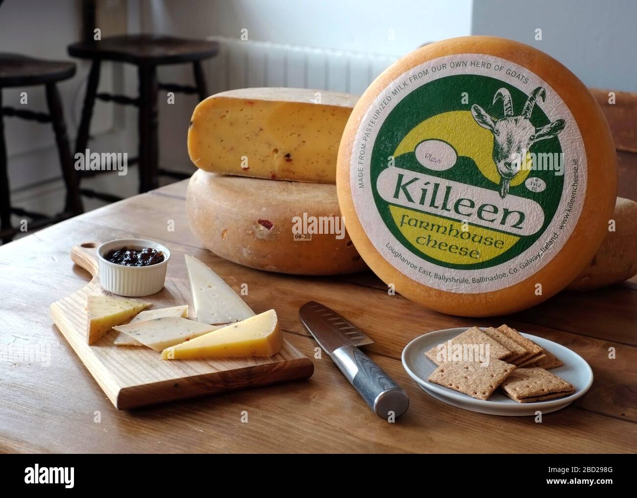 Käsesorten auf dem Bauernhof Killeen bei Sheridans Cheesemongers in Galway City, County Galway, Irland Stockfoto