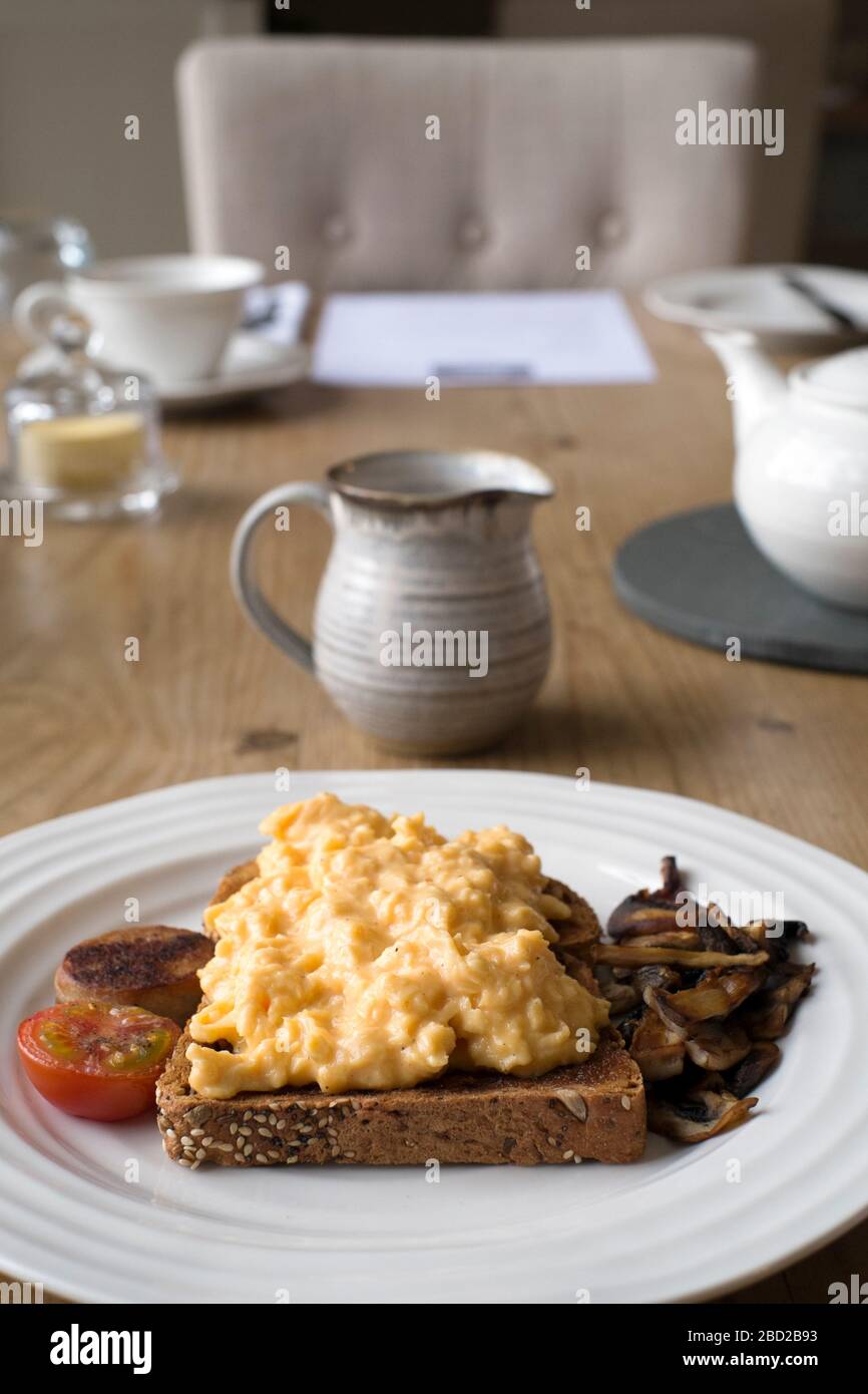 Warmes Frühstück im Trewornan Manor Bed & Breakfast, in der Nähe von Wadebridge, Nord Cornwall Stockfoto