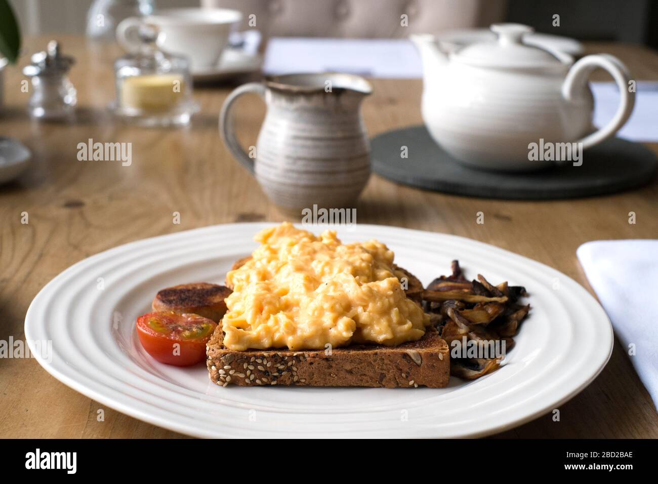 Warmes Frühstück im Trewornan Manor Bed & Breakfast, in der Nähe von Wadebridge, Nord Cornwall Stockfoto