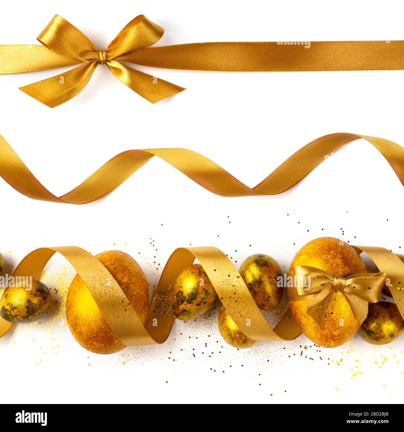 Easter Egg Komposition mit goldenem Band isoliert auf weißem Hintergrund Streifen Linie Designelement Stockfoto