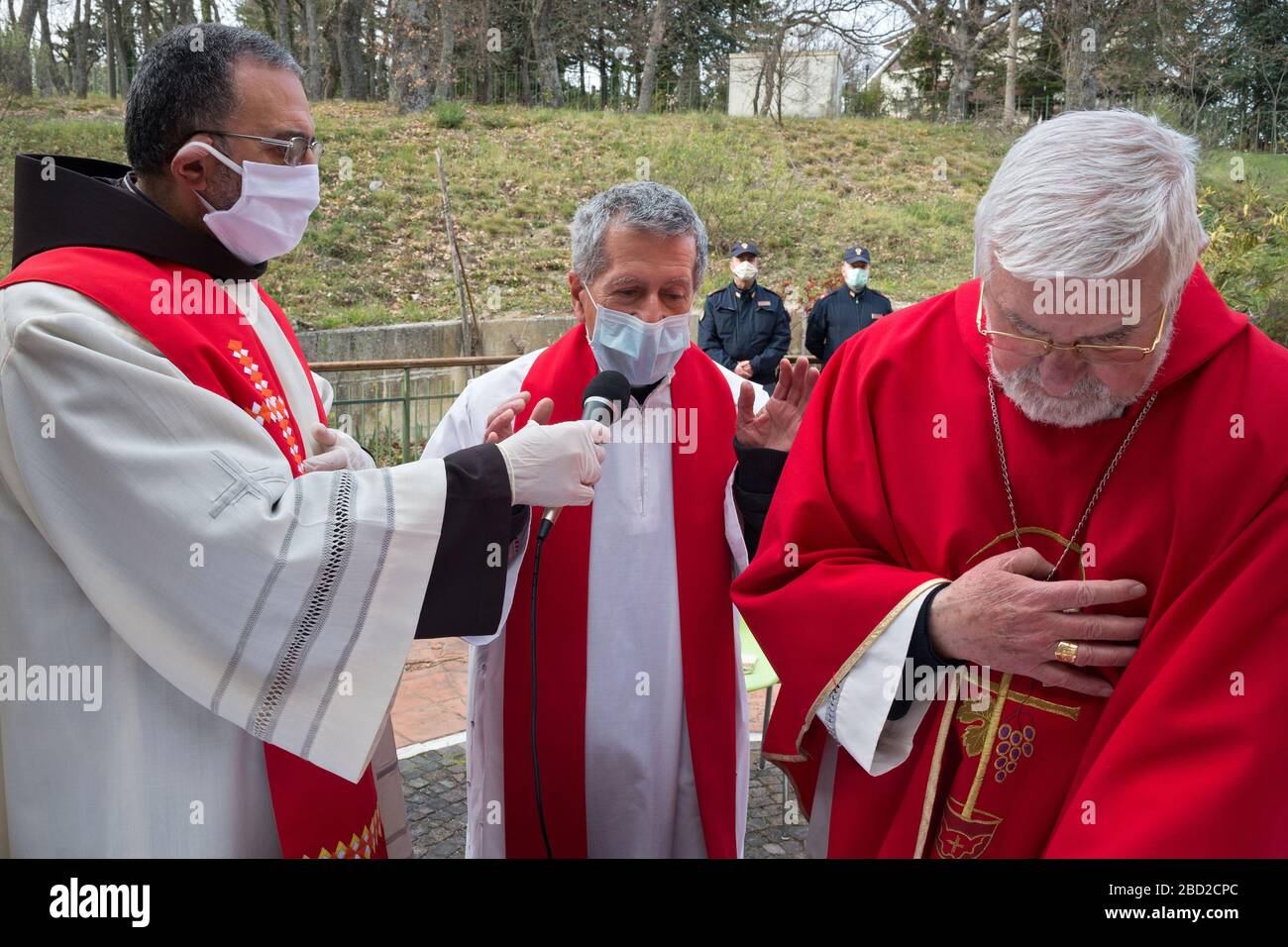 Campobasso, Molise Region, Italien: Der Erzbischof von Campobasso-Boiano, Giancarlo Maria Bregantini, feiert die Palmsonntagsmesse im Ruhestand von Pistilli Stockfoto